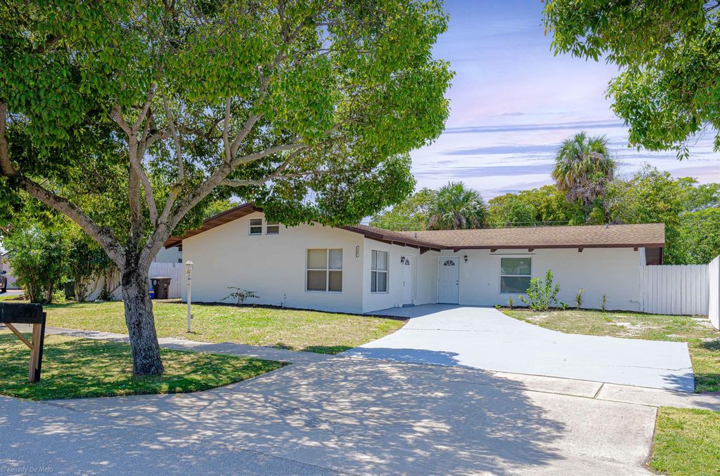 Photo of 507 Ontario Place, West Palm Beach, FL 33409 (MLS # R11082147)