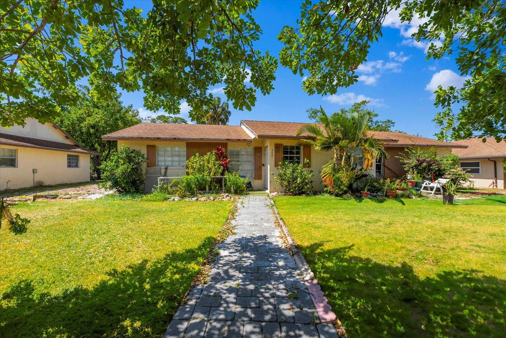 Photo of 3091 SE Clayton Street, Stuart, FL 34997 (MLS # R10962440)