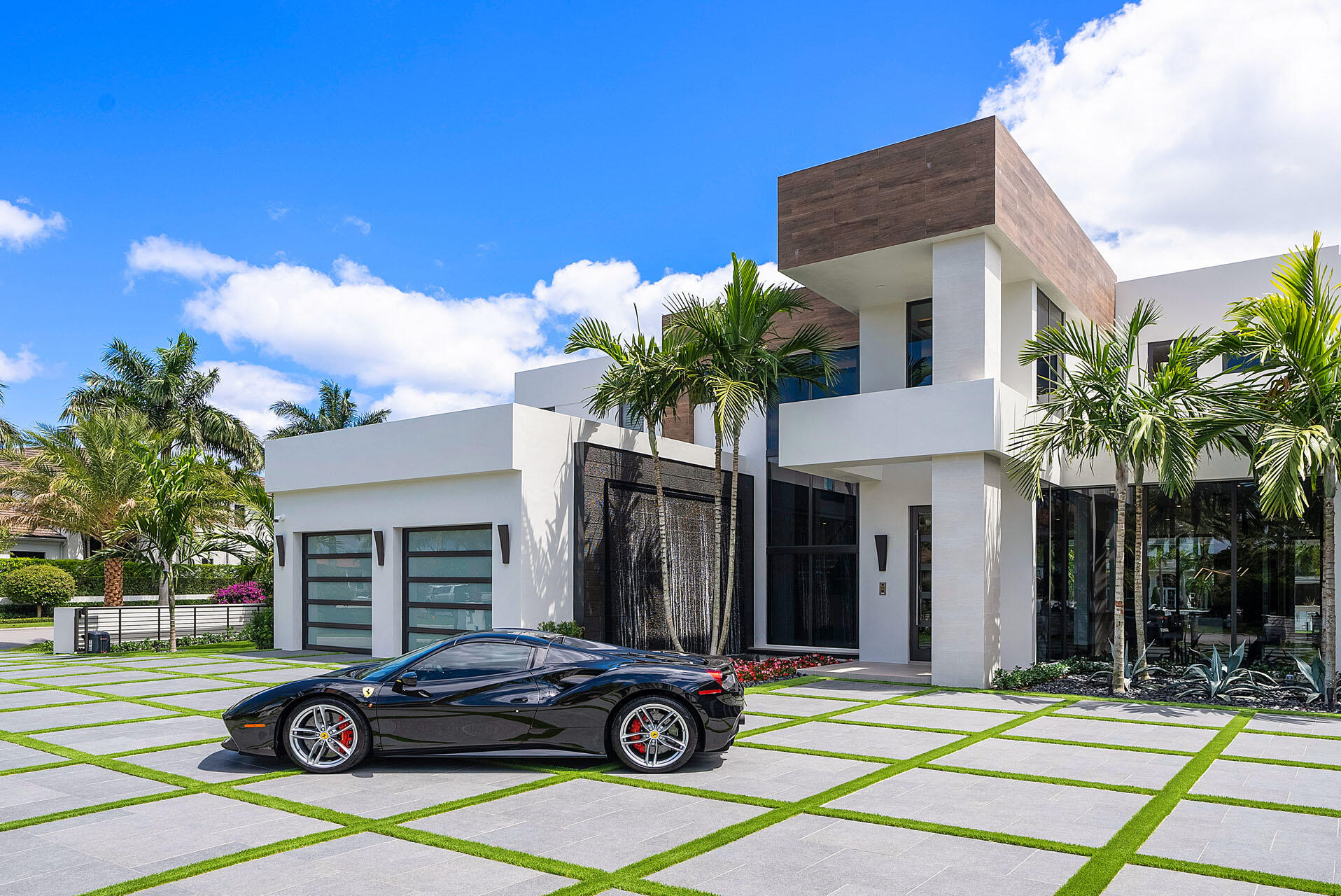 ROYAL PALM YACHT & COUNTRY CLUB - Residential