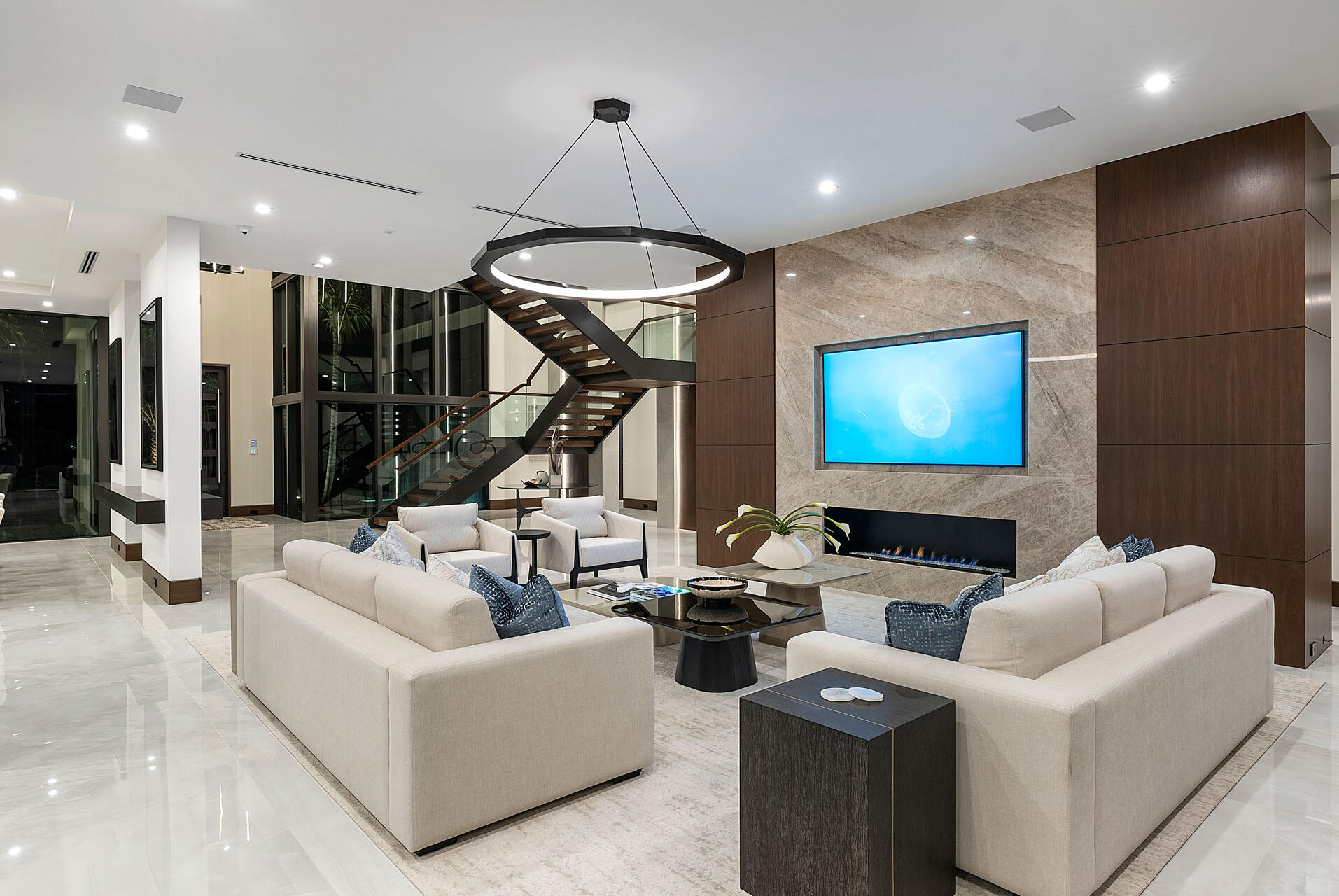 ROYAL PALM YACHT & COUNTRY CLUB - Residential