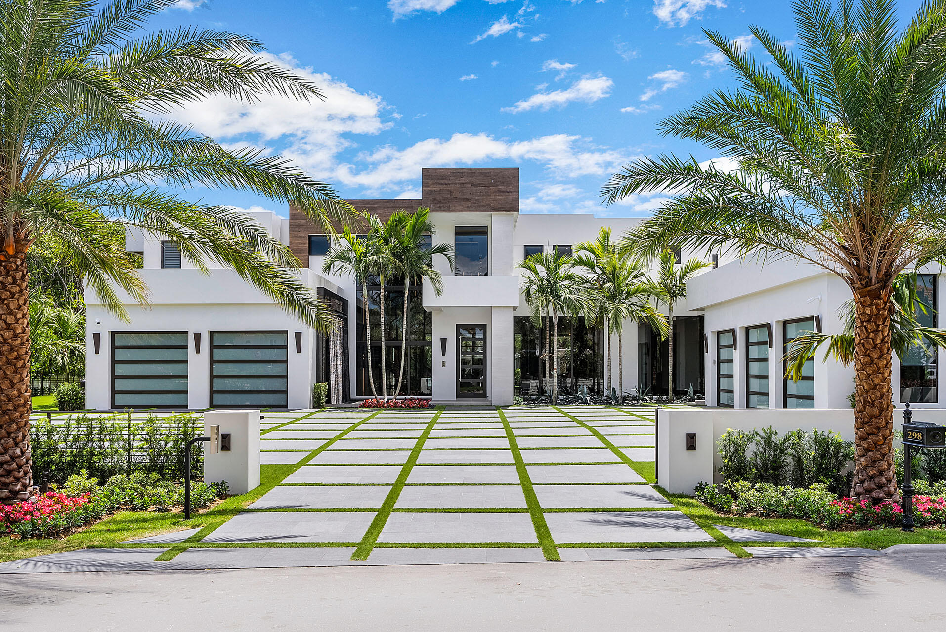 ROYAL PALM YACHT & COUNTRY CLUB - Residential