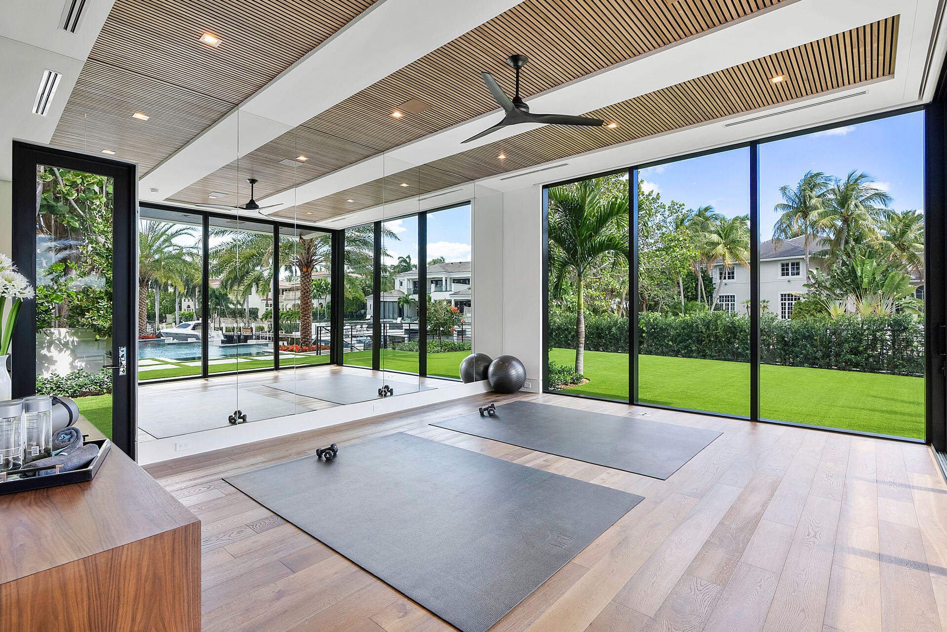 ROYAL PALM YACHT & COUNTRY CLUB - Residential