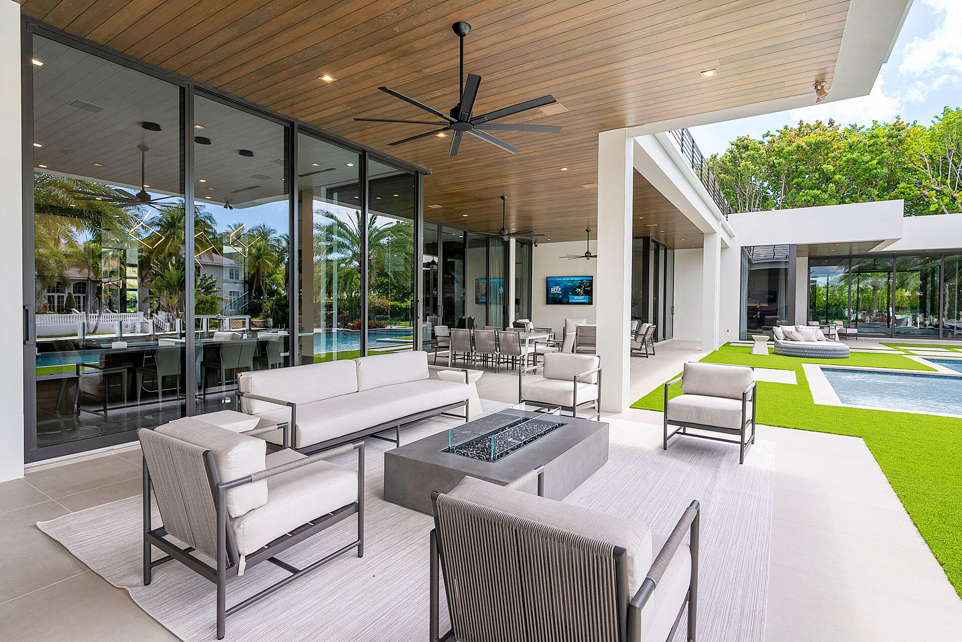 ROYAL PALM YACHT & COUNTRY CLUB - Residential