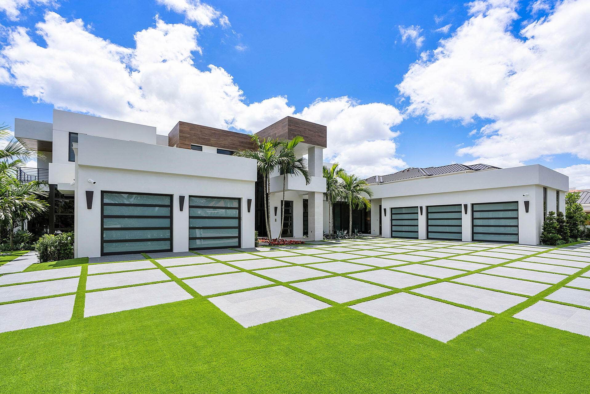 ROYAL PALM YACHT & COUNTRY CLUB - Residential