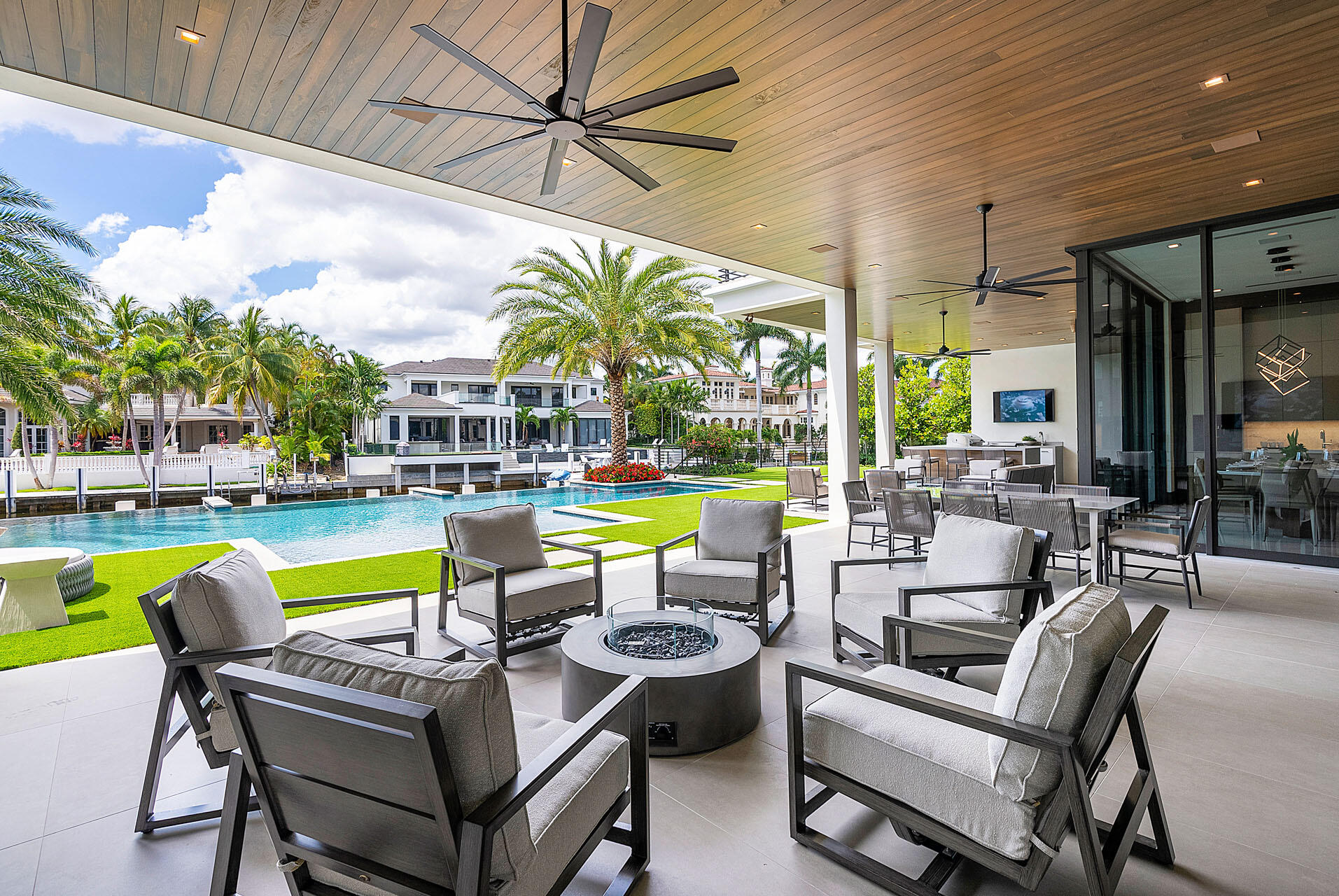 ROYAL PALM YACHT & COUNTRY CLUB - Residential