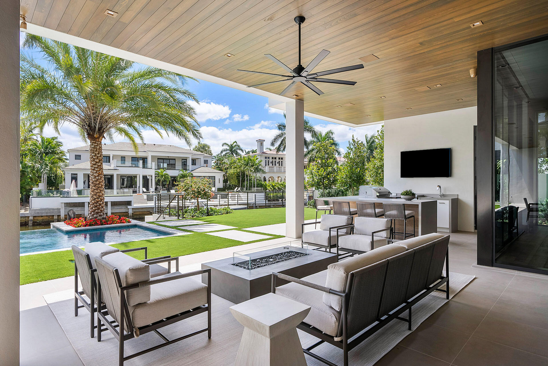 ROYAL PALM YACHT & COUNTRY CLUB - Residential