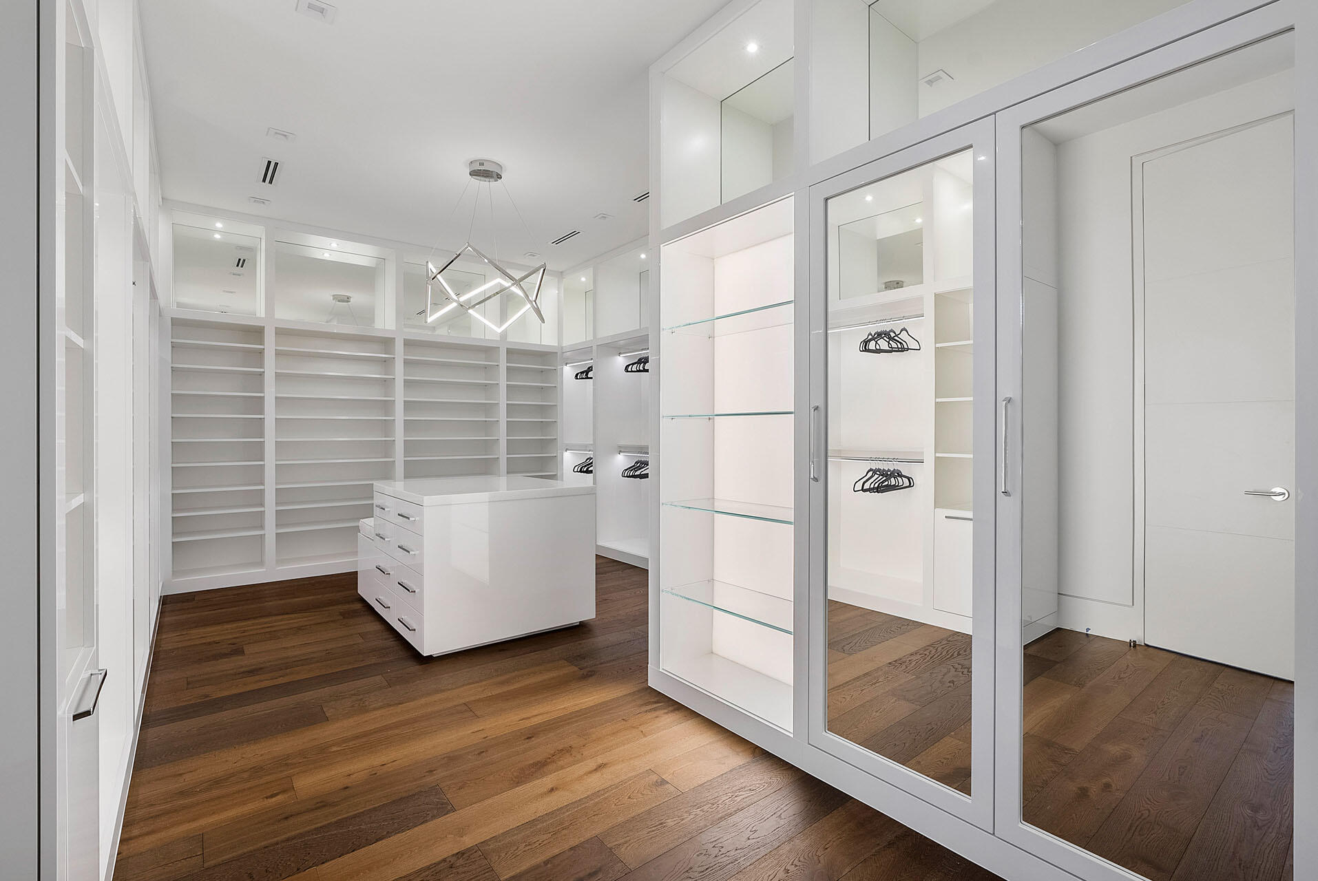 ROYAL PALM YACHT & COUNTRY CLUB - Residential