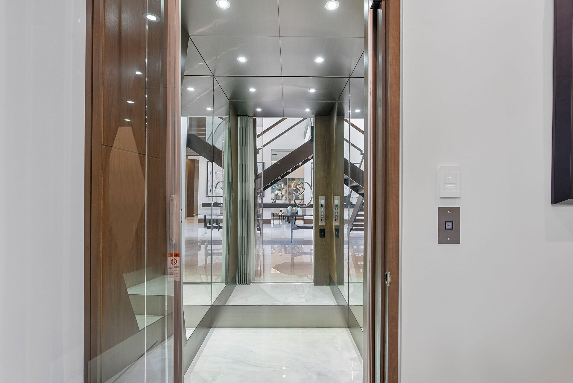 ROYAL PALM YACHT & COUNTRY CLUB - Residential