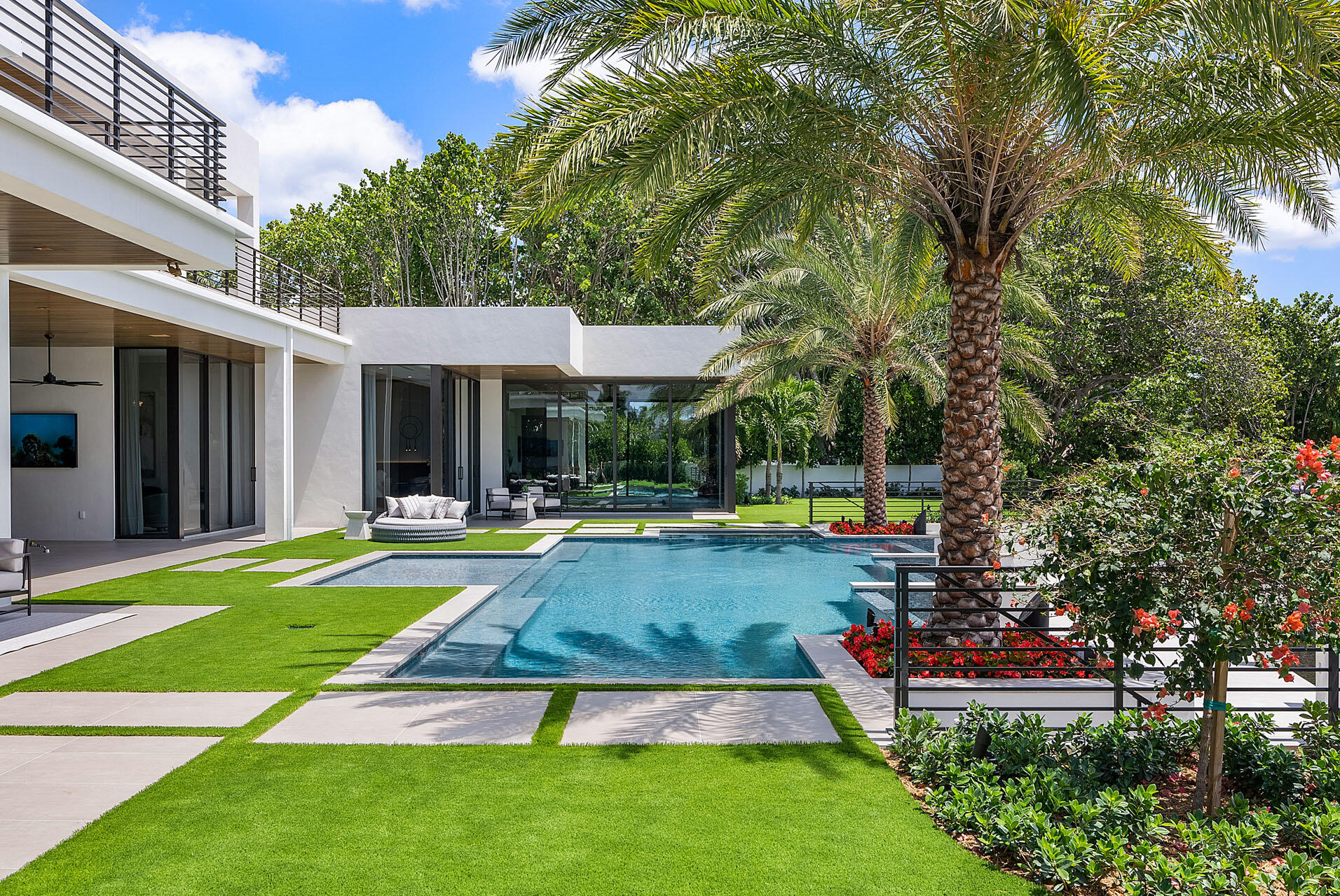 ROYAL PALM YACHT & COUNTRY CLUB - Residential