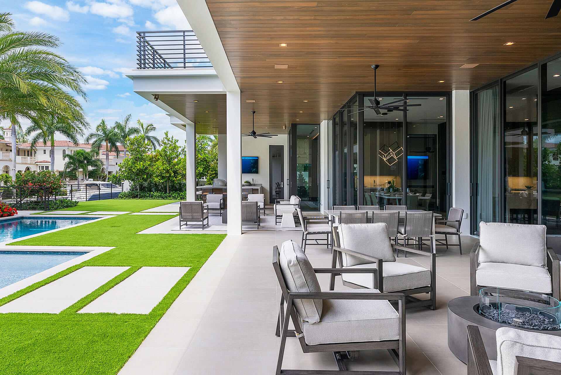 ROYAL PALM YACHT & COUNTRY CLUB - Residential