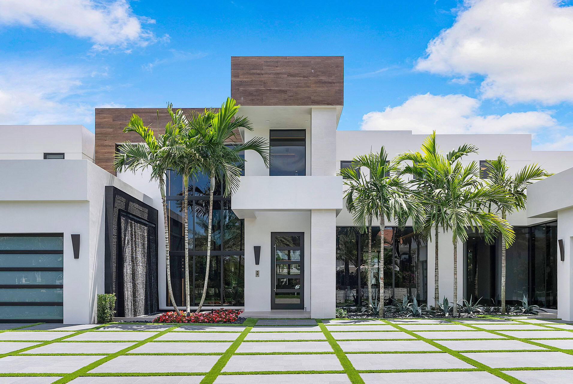 ROYAL PALM YACHT & COUNTRY CLUB - Residential