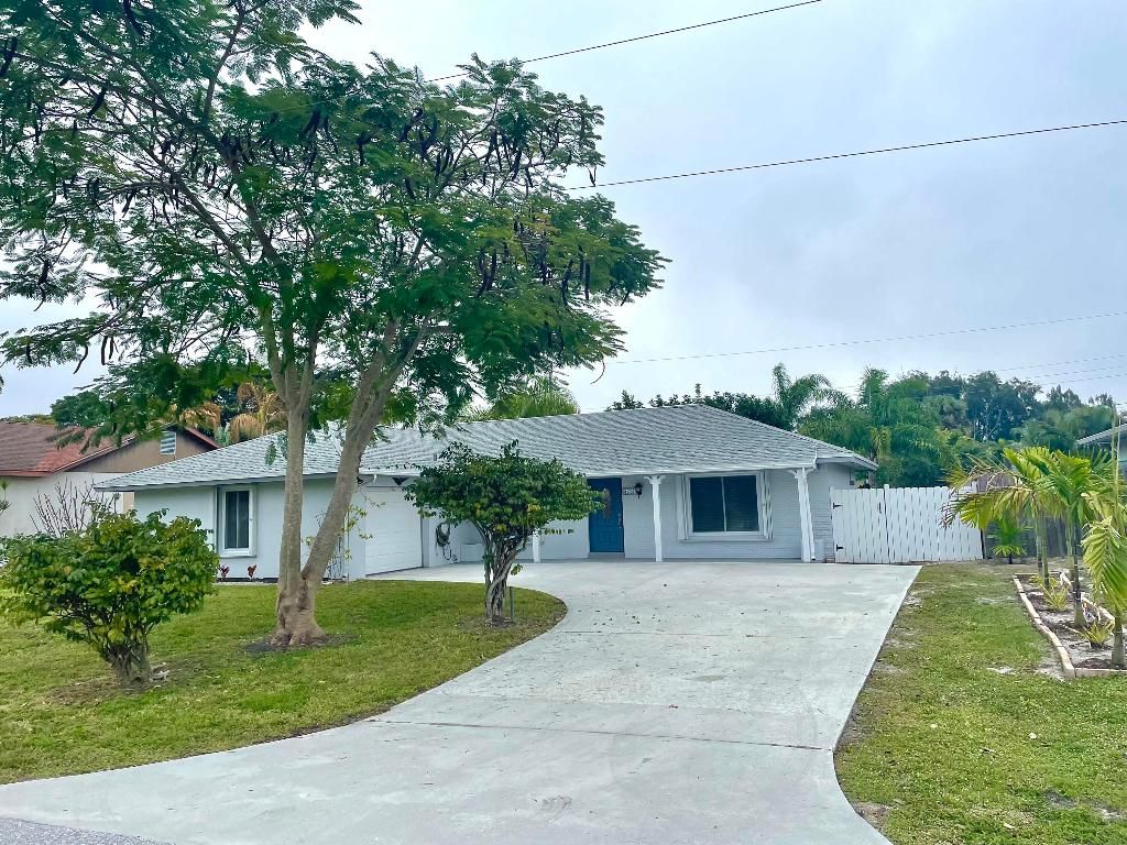 Photo of 8315 SE Boxwood Lane, Hobe Sound, FL 33455 (MLS # R10940489)