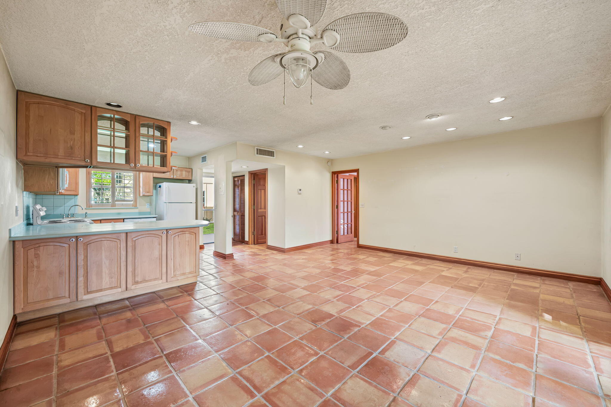 LAKESIDE VILLAGE CONDO 6 - Residential