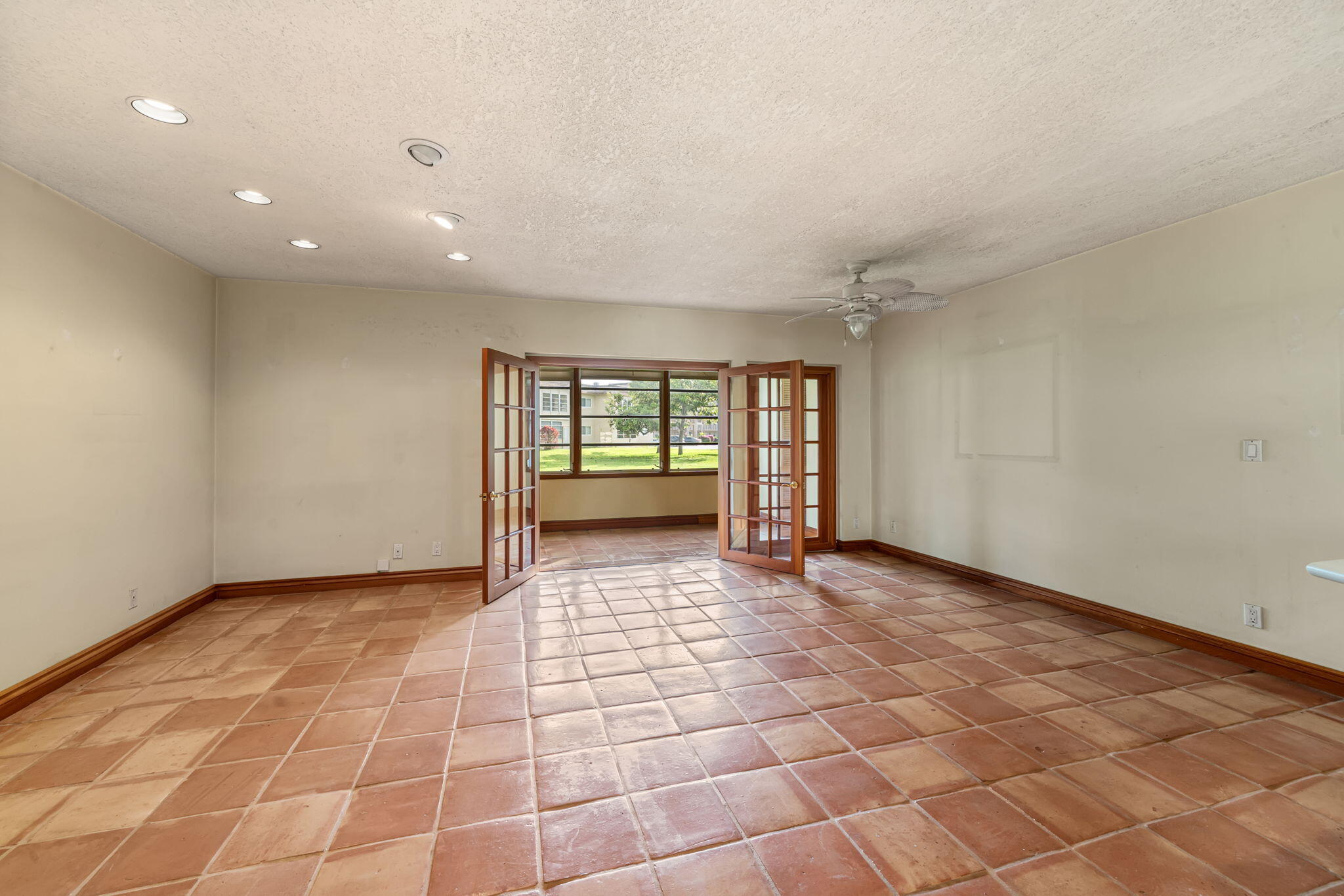 LAKESIDE VILLAGE CONDO 6 - Residential