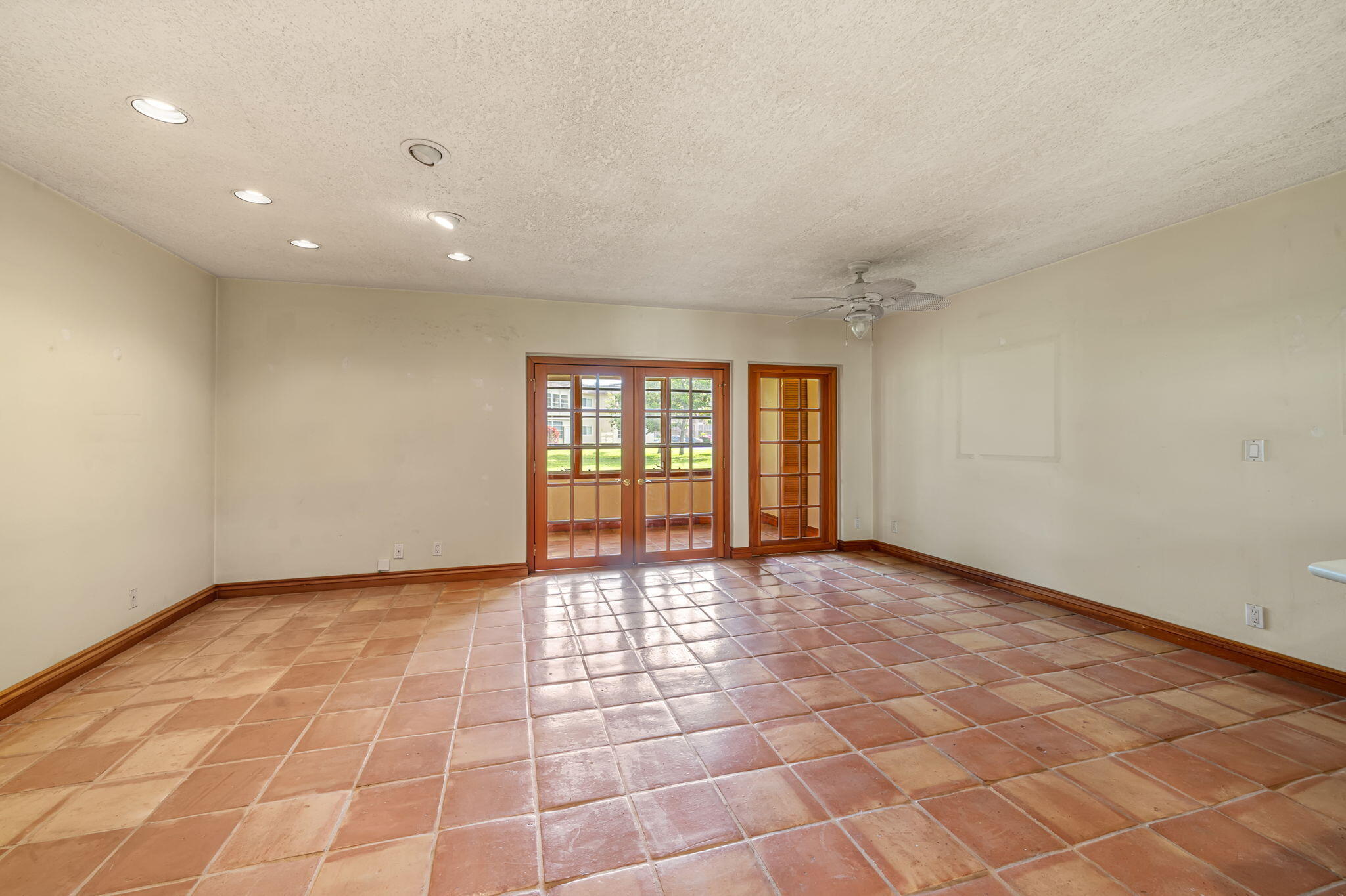 LAKESIDE VILLAGE CONDO 6 - Residential