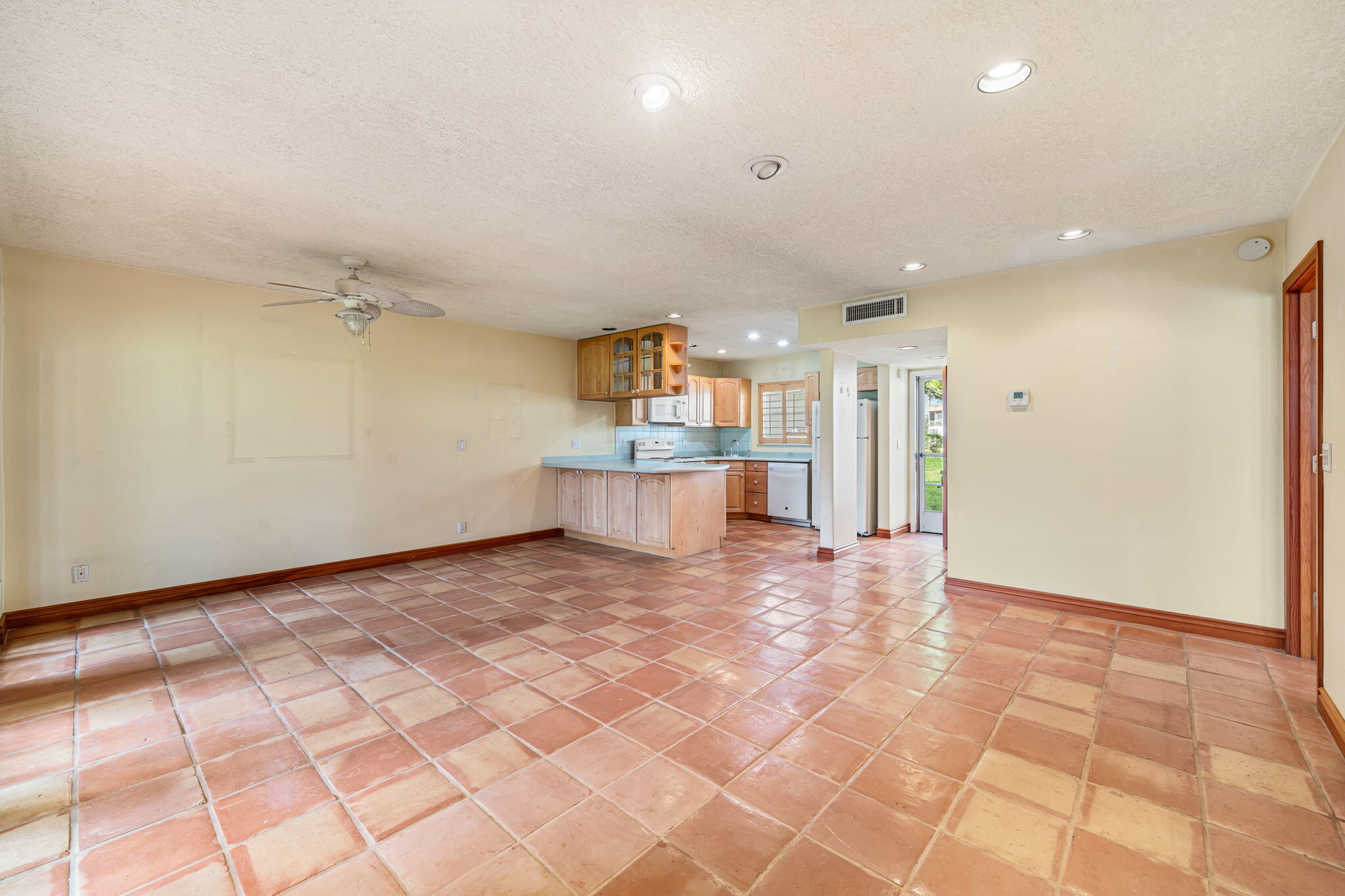 LAKESIDE VILLAGE CONDO 6 - Residential
