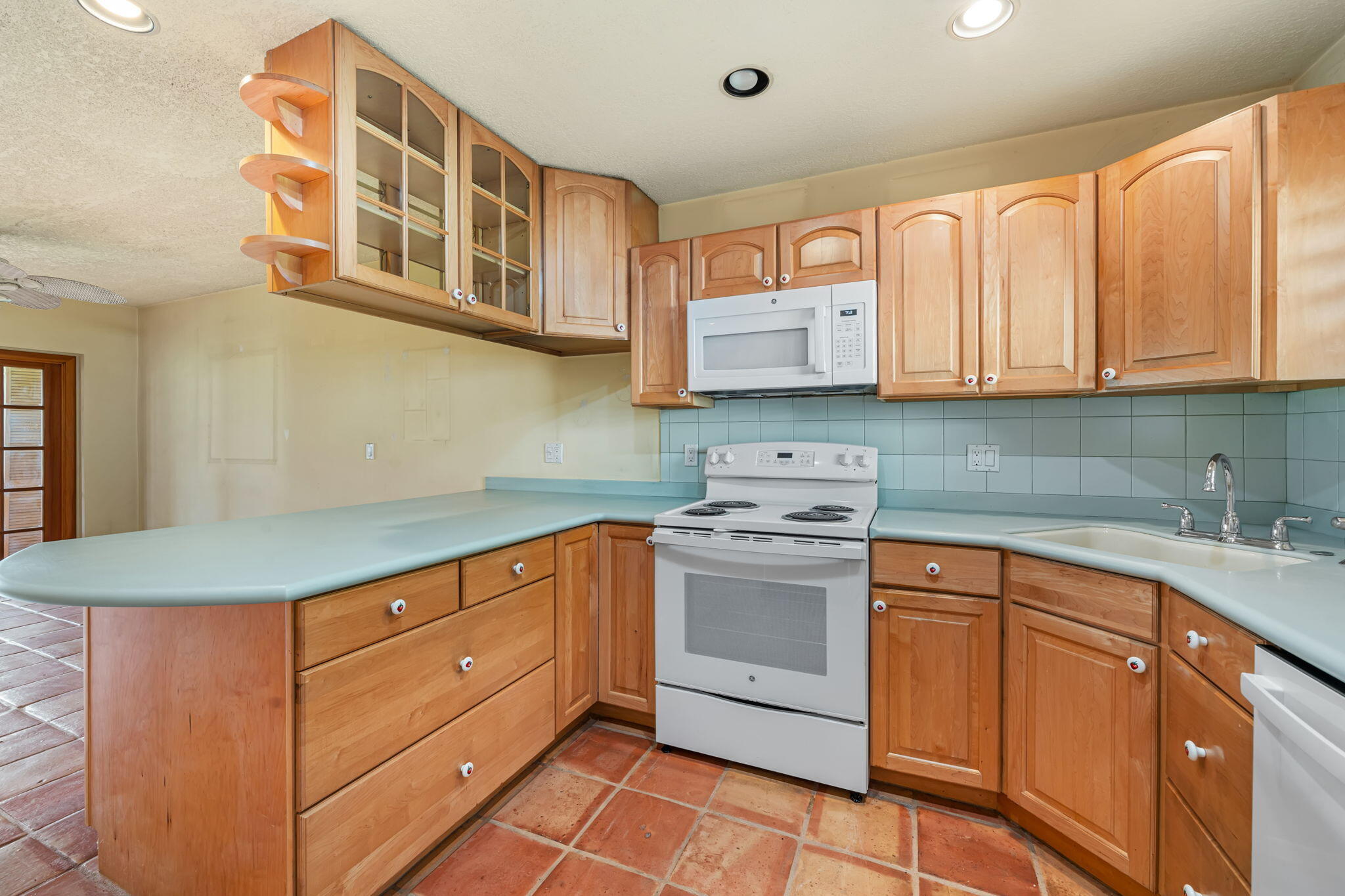 LAKESIDE VILLAGE CONDO 6 - Residential