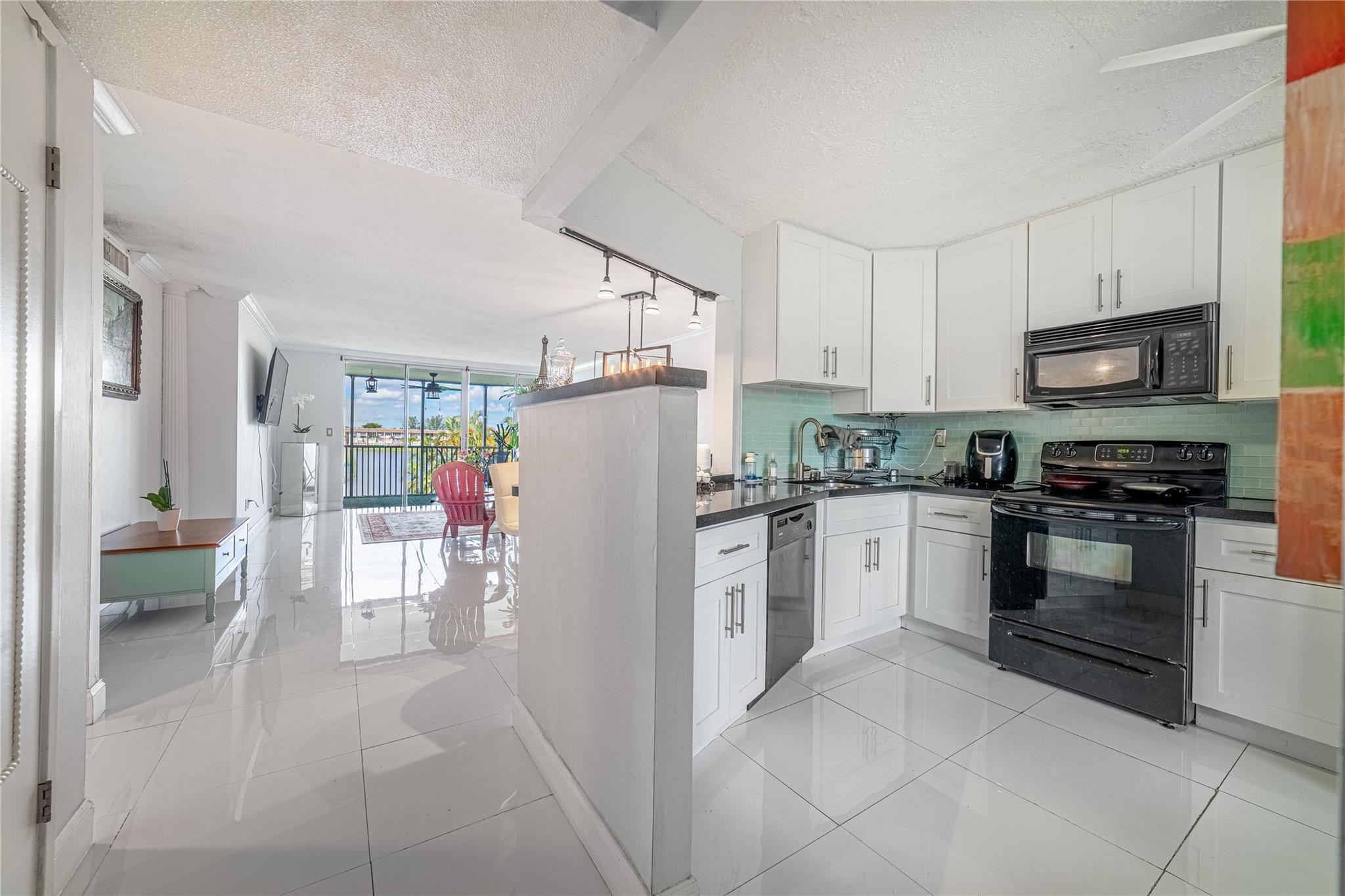 1660 NE 191st St 311-1