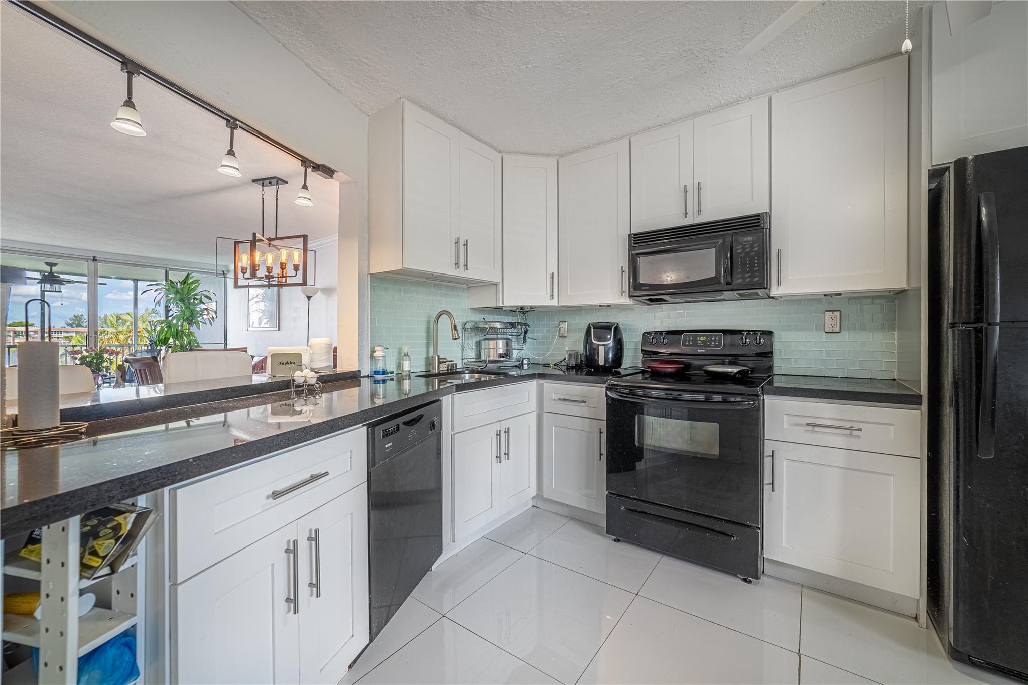 1660 NE 191st St 311-1