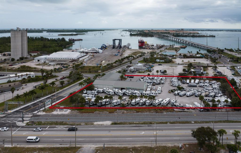 Photo of 657 N 2nd Street, Fort Pierce, FL (MLS # R10867819)