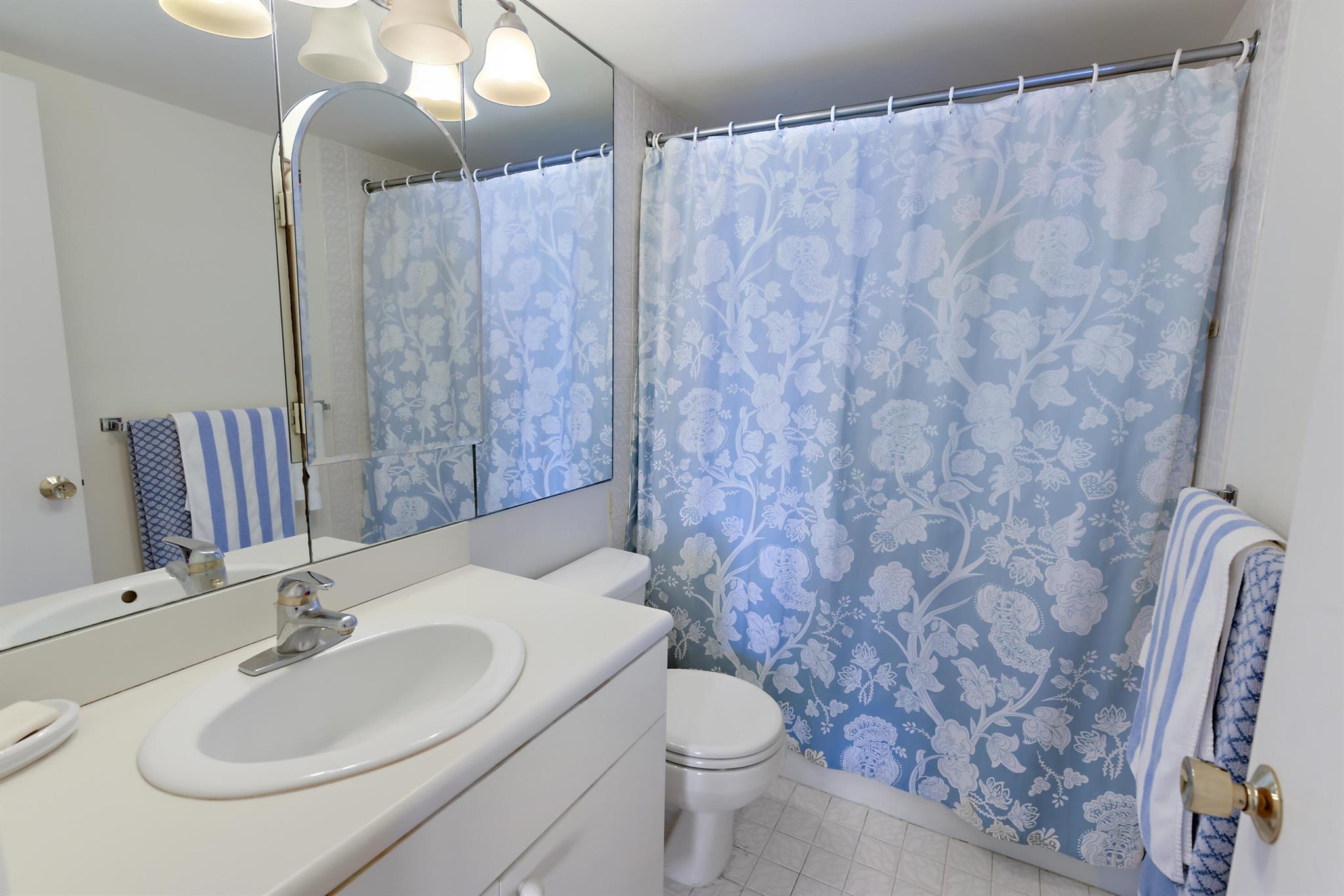 LA PALMA CONDO - Residential Lease