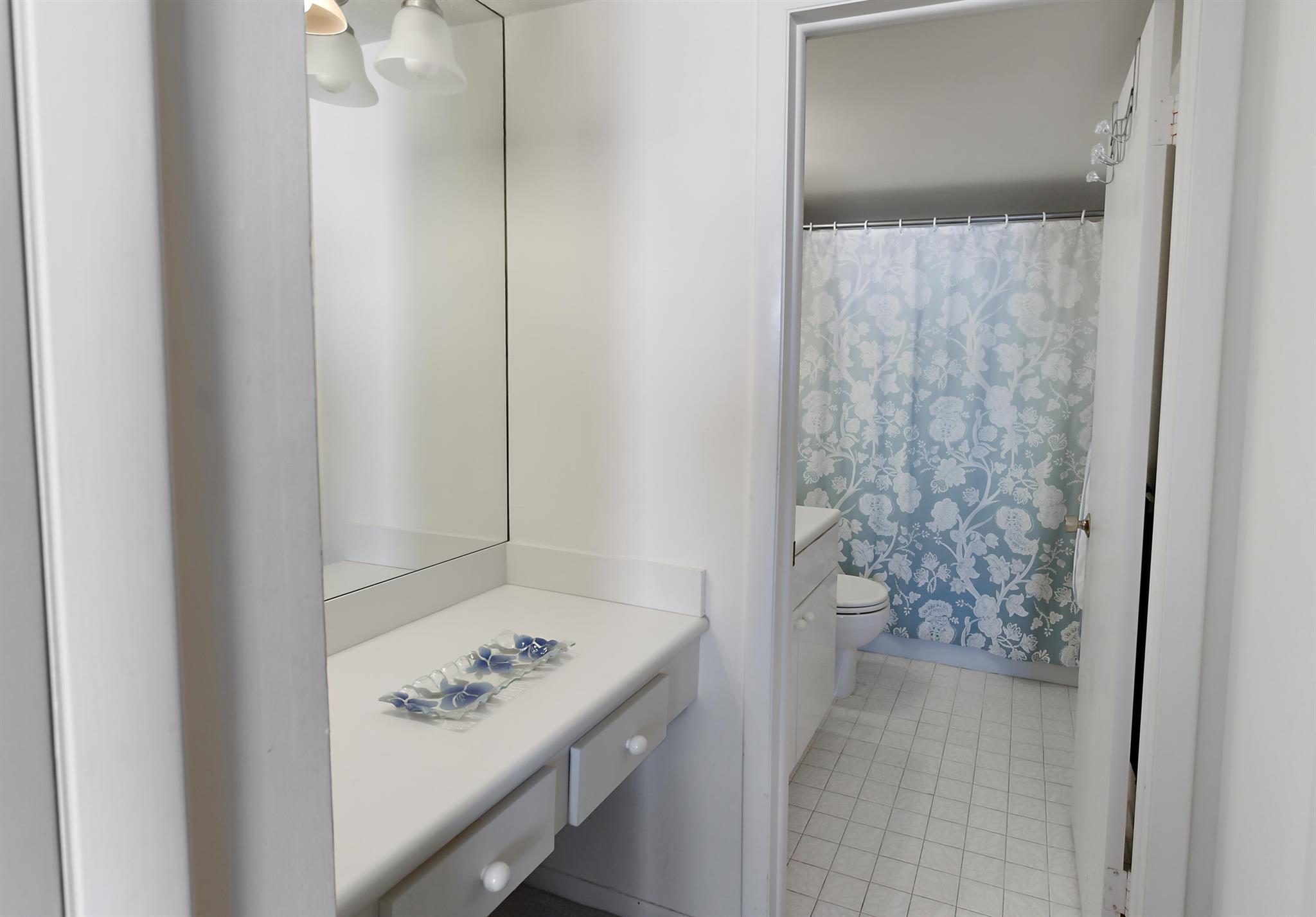 LA PALMA CONDO - Residential Lease