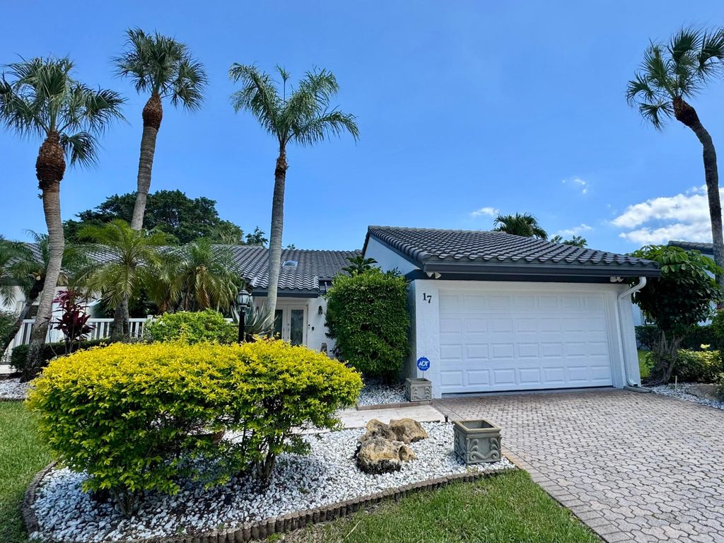 Photo of 17 Villa Lane, Boynton Beach, FL 33436 (MLS # B26026166)
