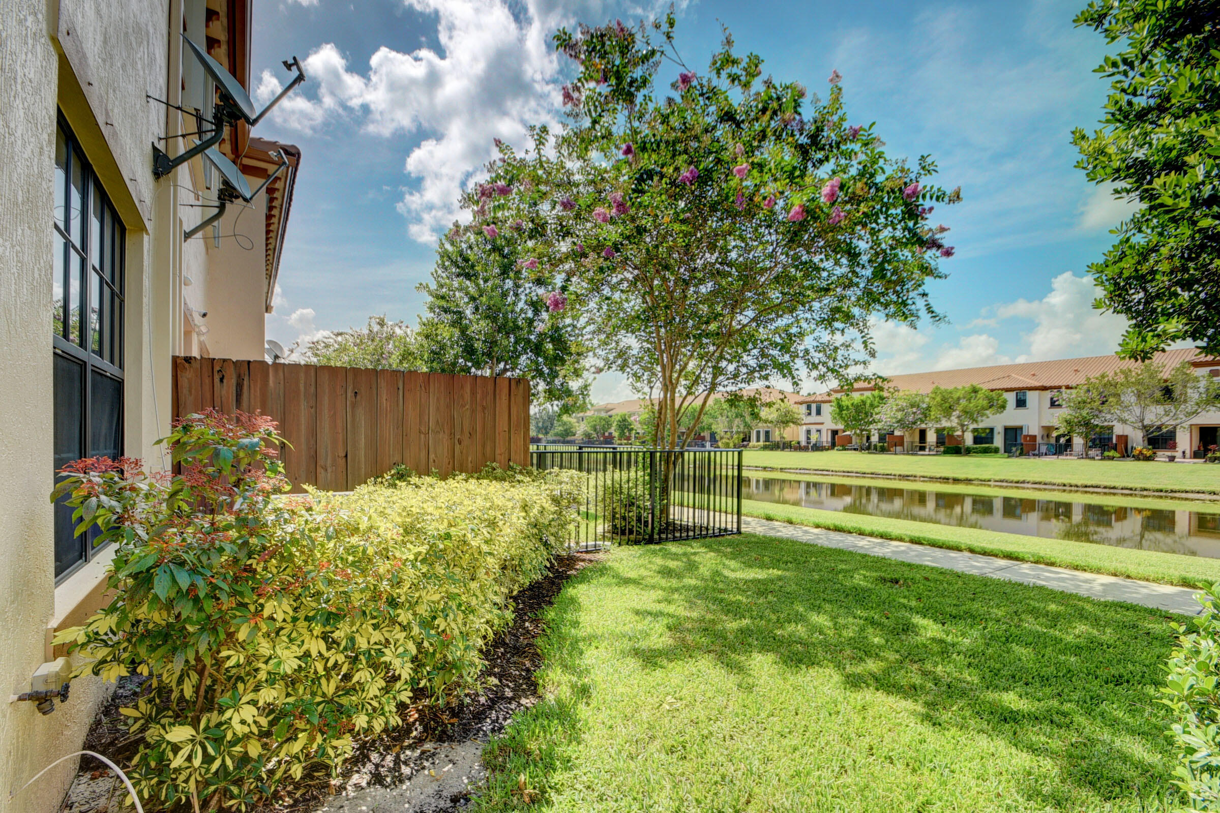 WELLINGTON PARC - Residential Lease