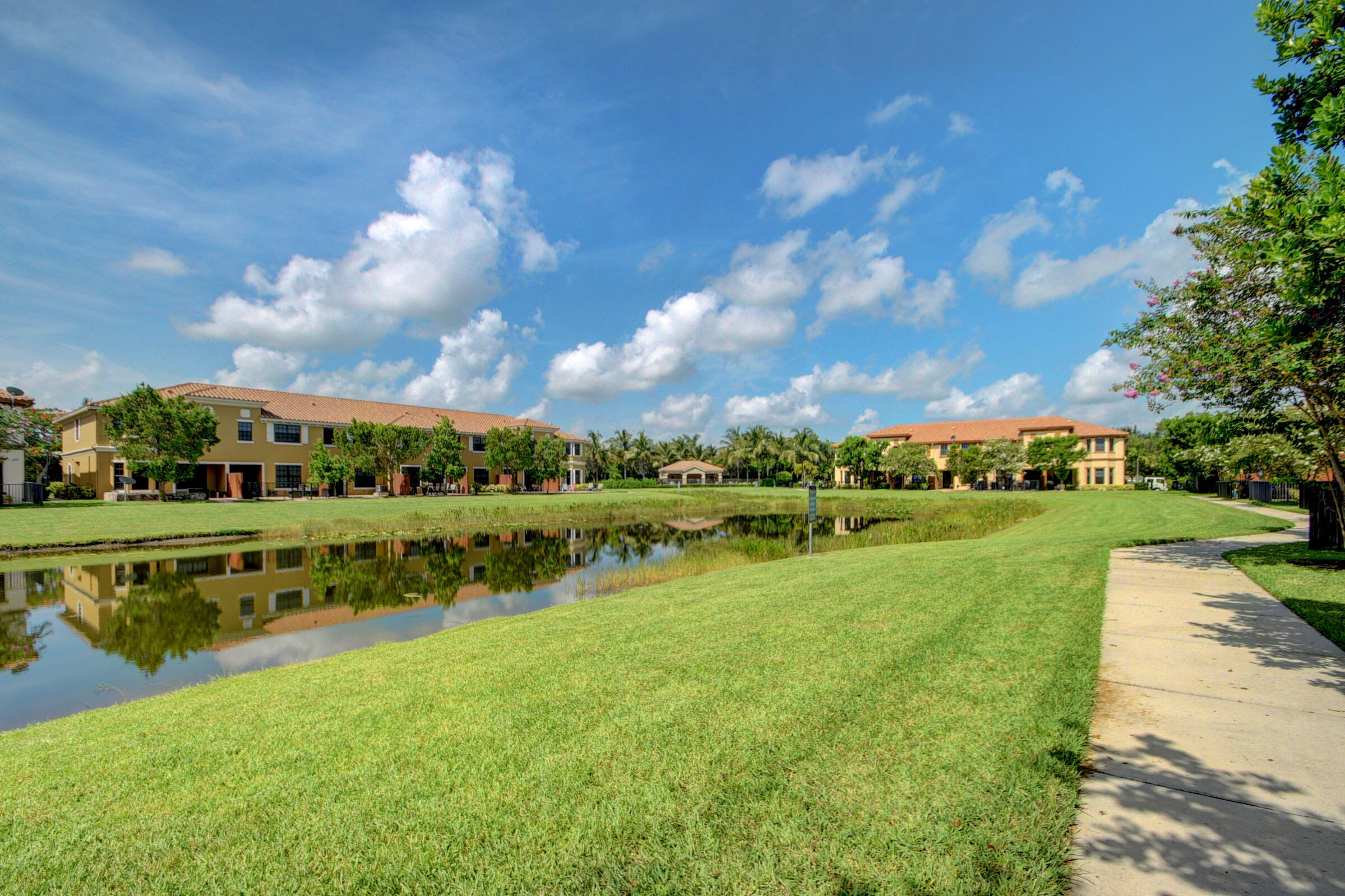 WELLINGTON PARC - Residential Lease