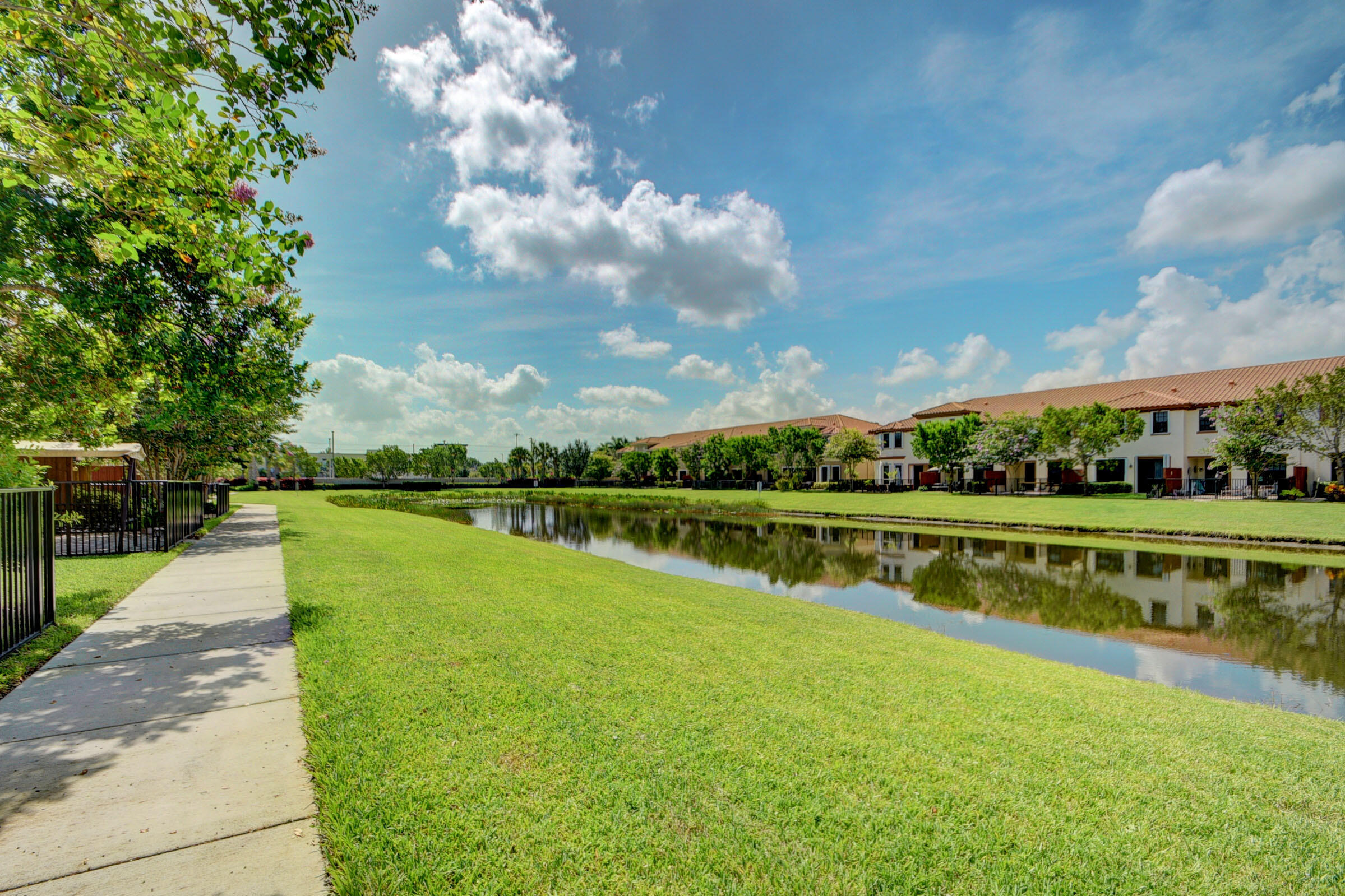 WELLINGTON PARC - Residential Lease