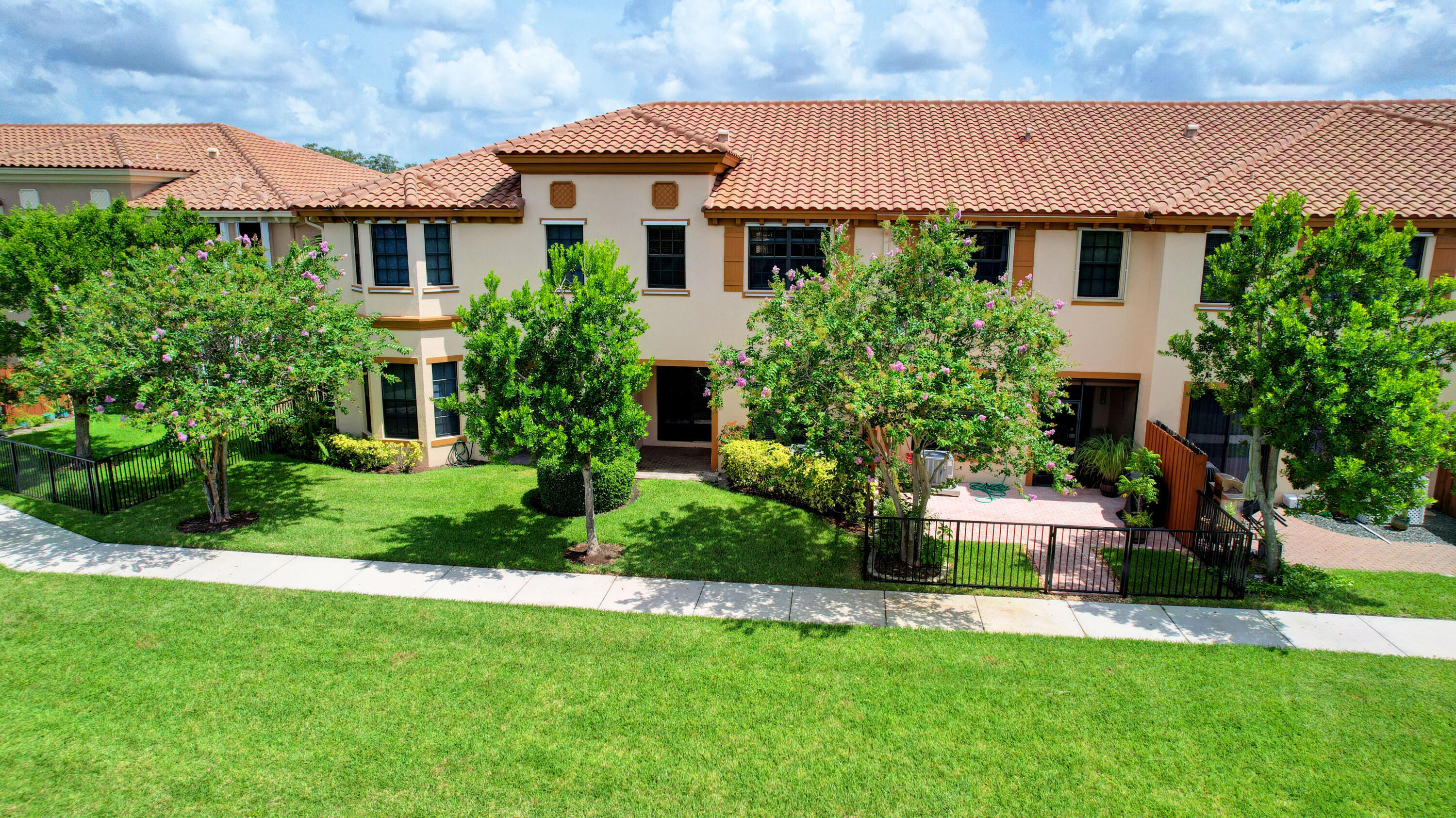 WELLINGTON PARC - Residential Lease