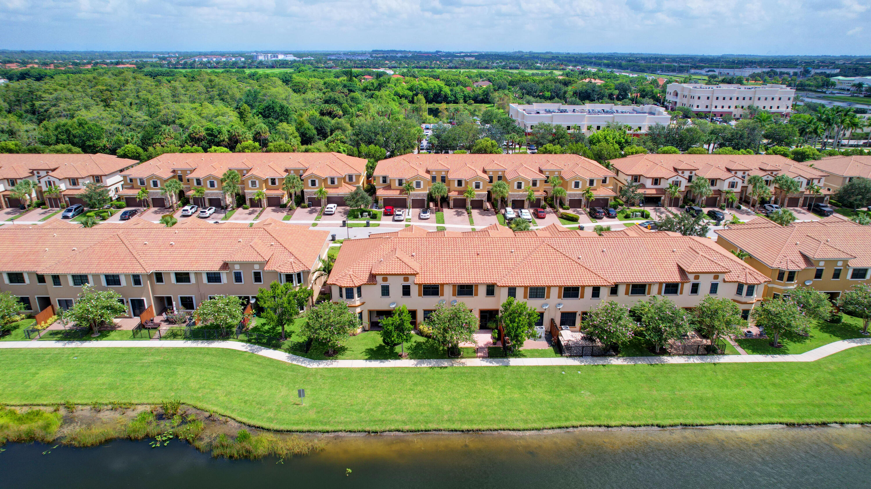 WELLINGTON PARC - Residential Lease