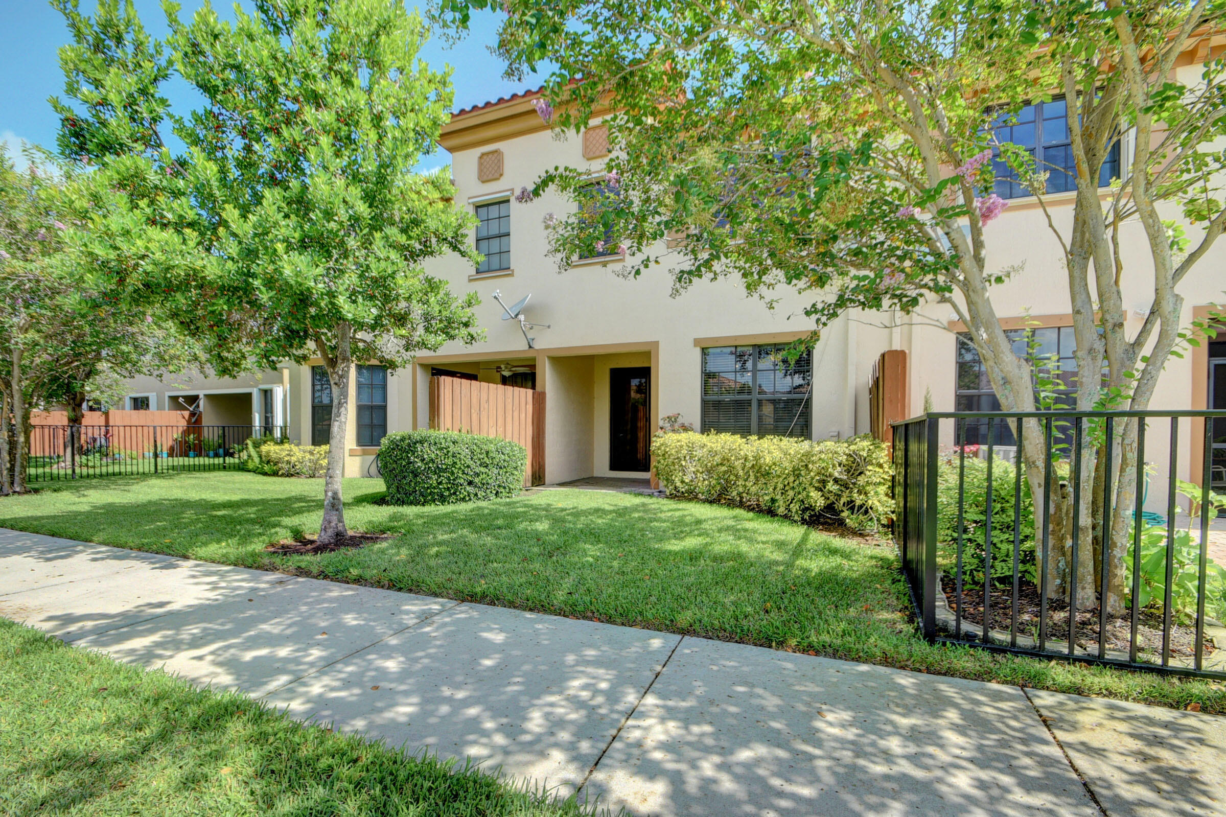 WELLINGTON PARC - Residential Lease