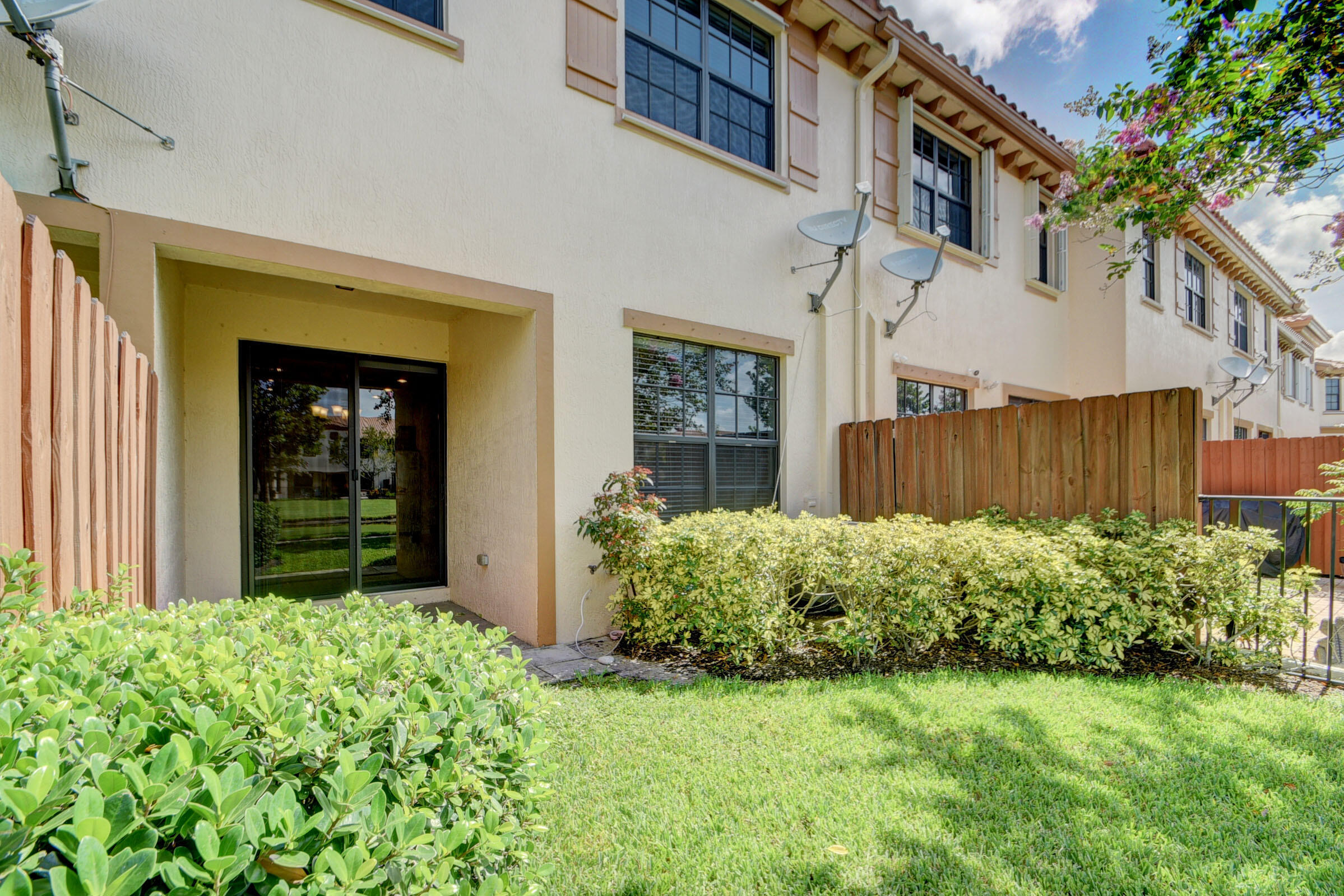WELLINGTON PARC - Residential Lease