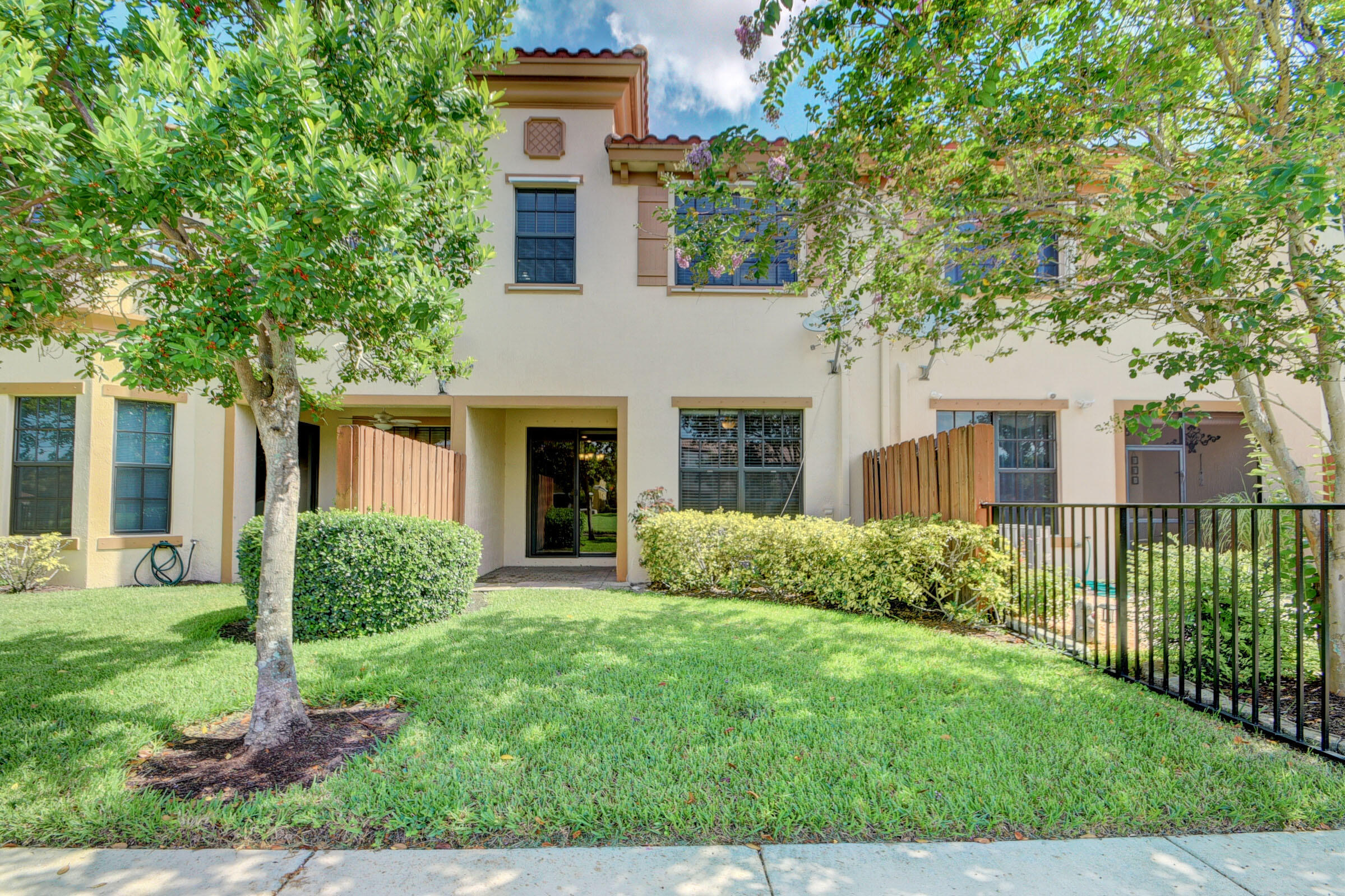 WELLINGTON PARC - Residential Lease