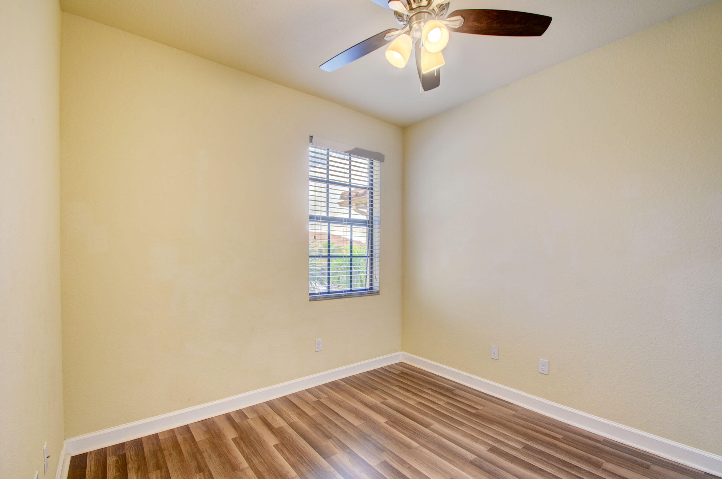 WELLINGTON PARC - Residential Lease