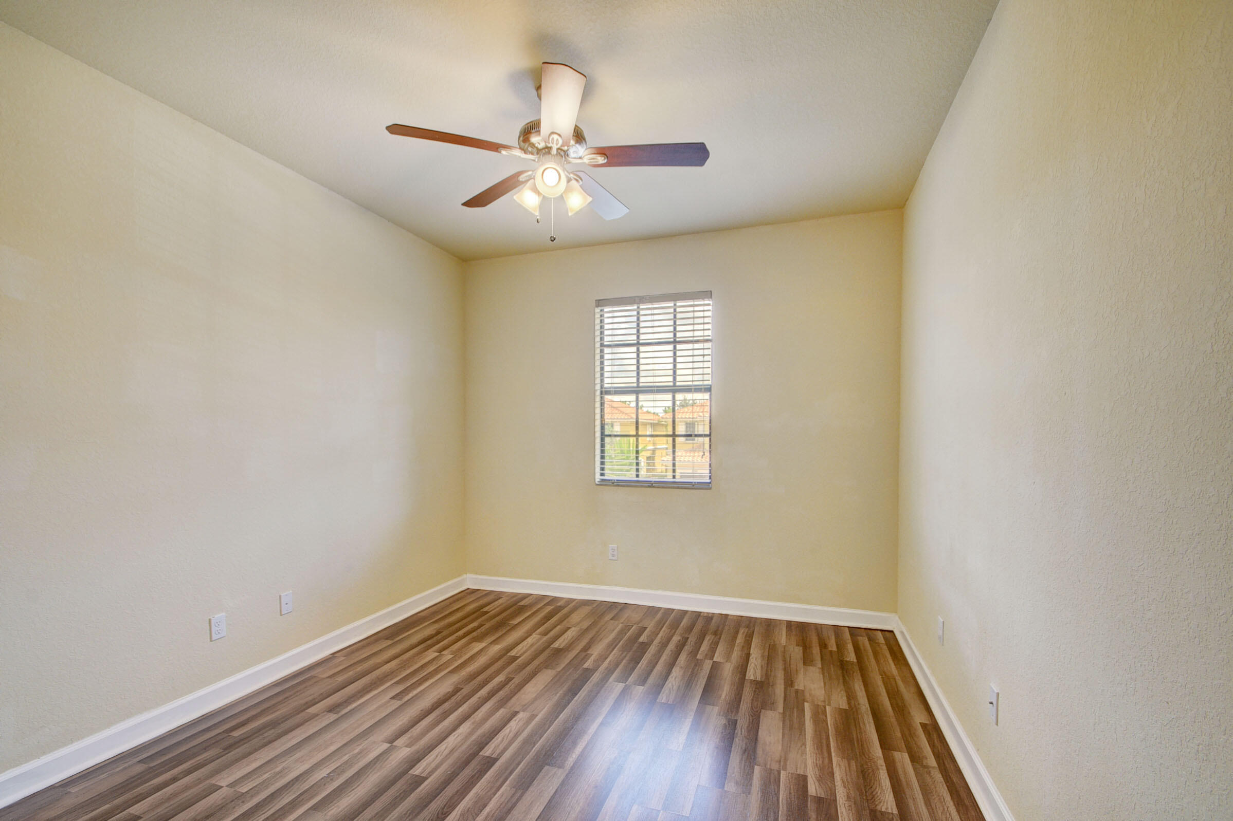 WELLINGTON PARC - Residential Lease