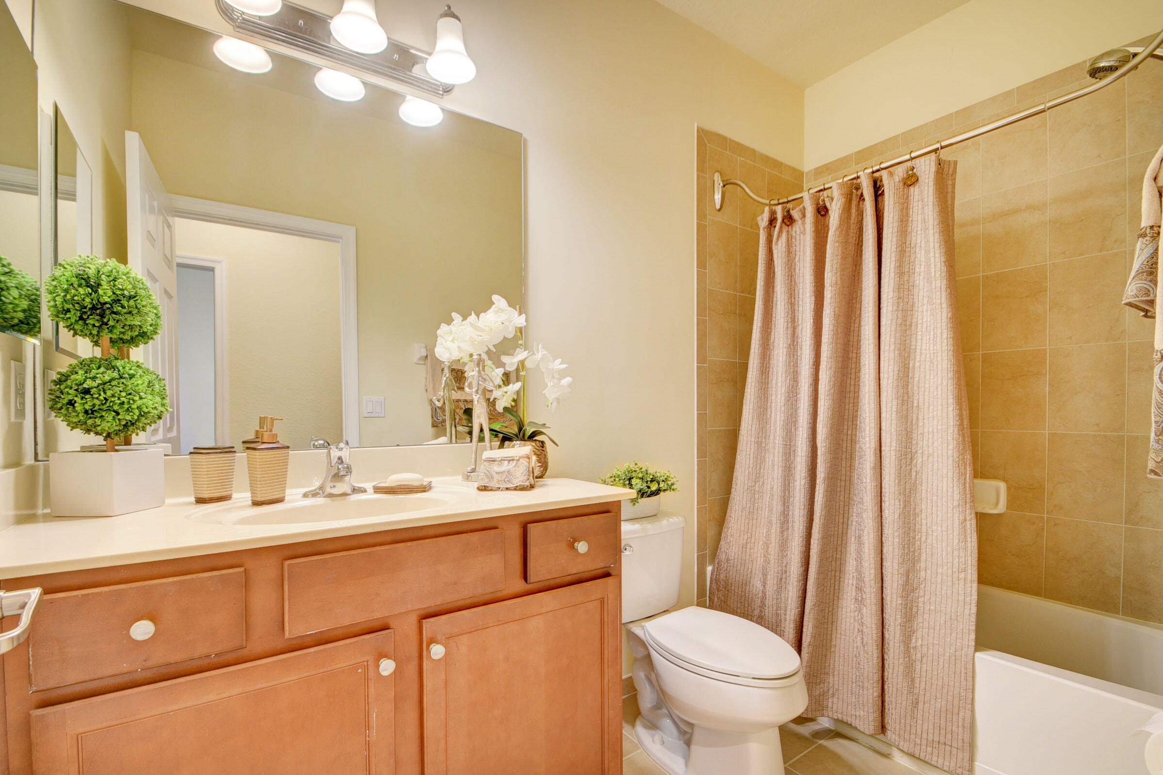 WELLINGTON PARC - Residential Lease