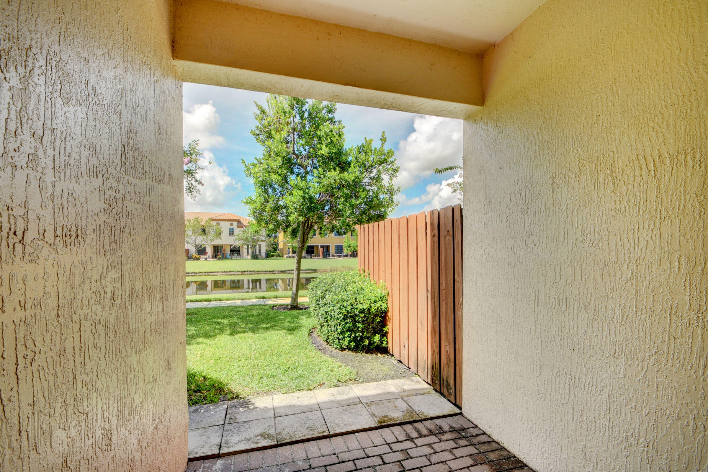 WELLINGTON PARC - Residential Lease