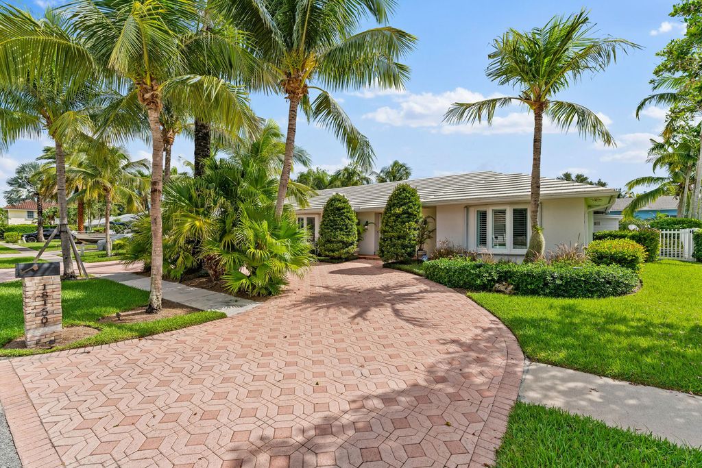Photo of 18150 Perigon Way, Jupiter, FL 33458 (MLS # R11153409)