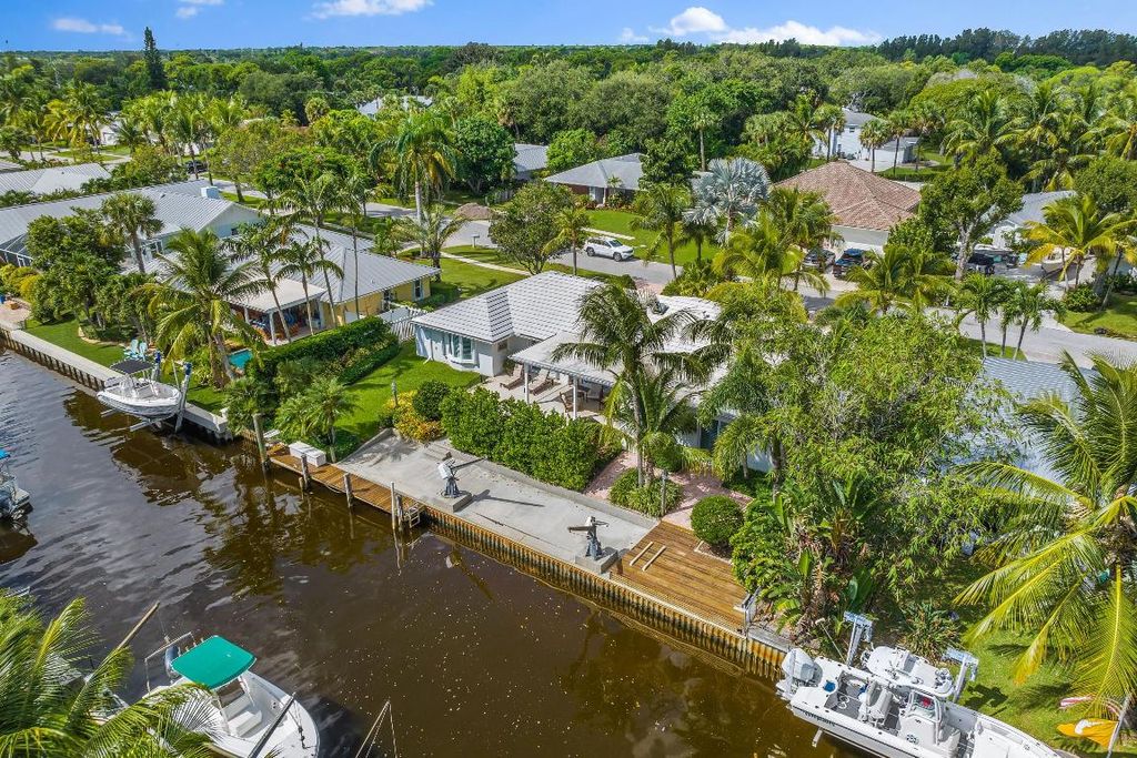 Photo of 18150 Perigon Way, Jupiter, FL 33458 (MLS # R11153409)