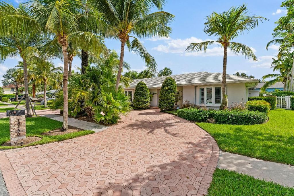 Photo of 18150 Perigon Way, Jupiter, FL 33458 (MLS # R11153409)