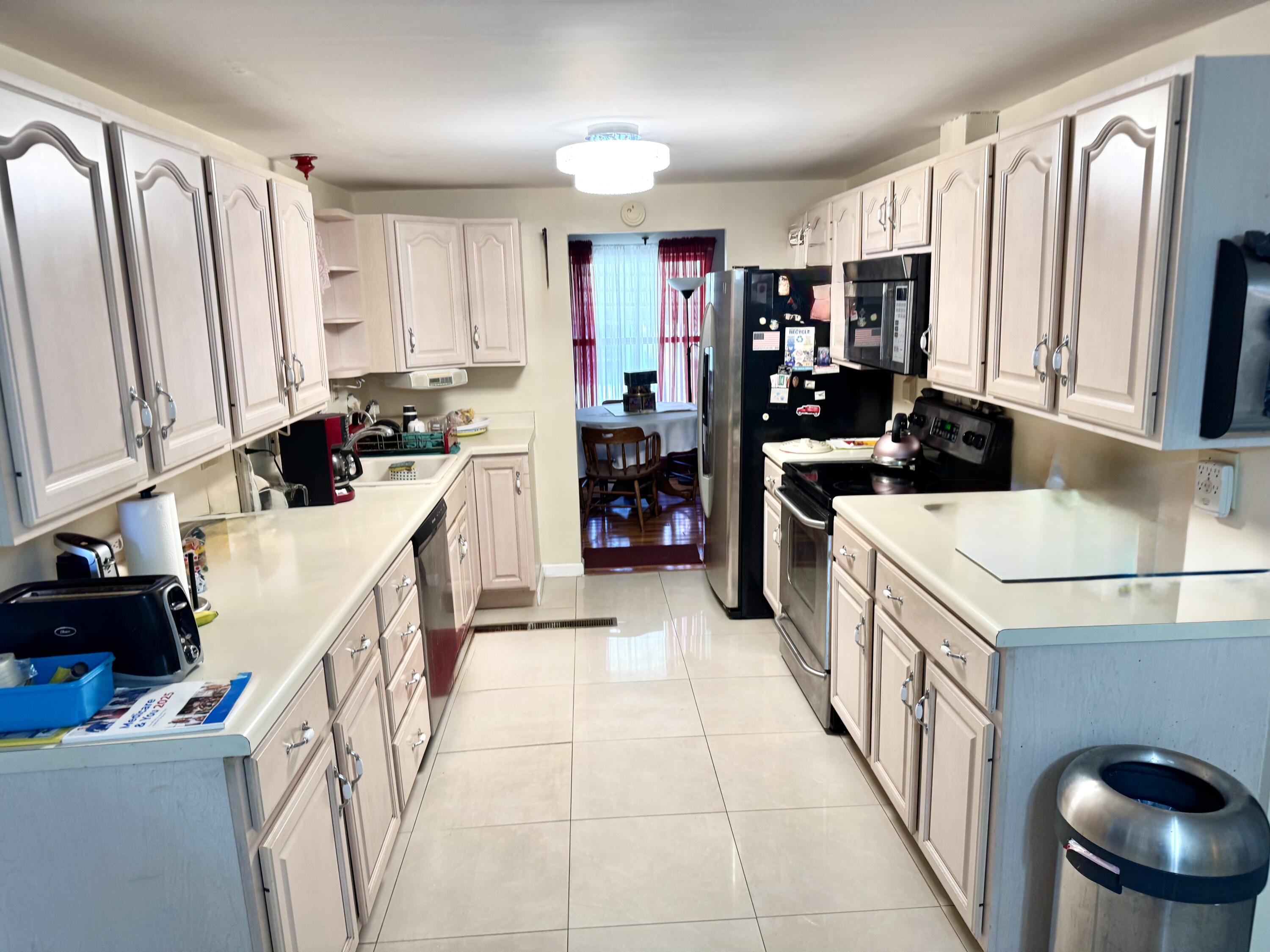 8948 W Shady Lane, Boynton Beach, FL, 33436/$209,900 2 8948 W Shady Lane
