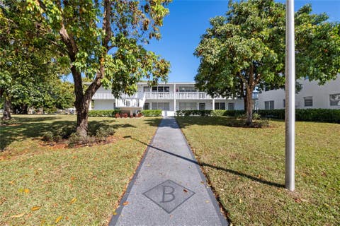 Tiny photo for 28 Prescott B #28, Deerfield Beach, FL 33442 (MLS # B26050307)