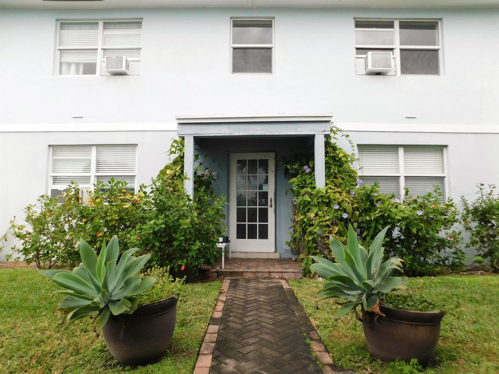 Photo of 747 Hummingbird Way #13, North Palm Beach, FL 33408 (MLS # R11078032)