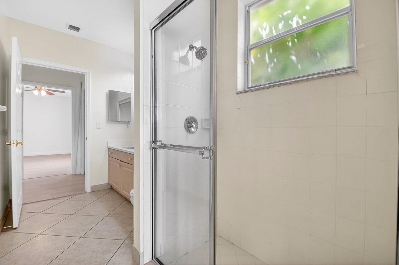 OLYMPIA 1 - Residential Lease