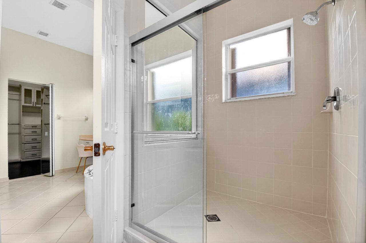 OLYMPIA 1 - Residential Lease