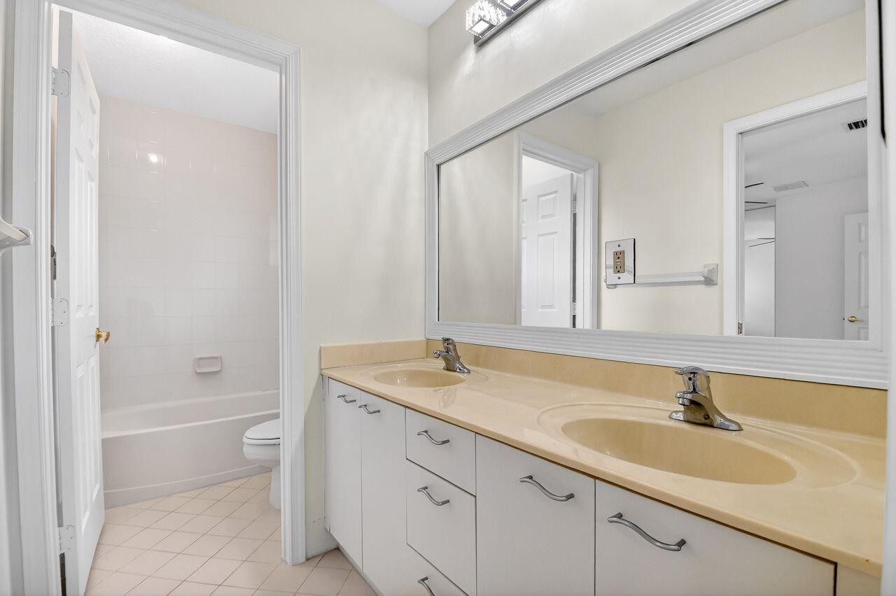 OLYMPIA 1 - Residential Lease