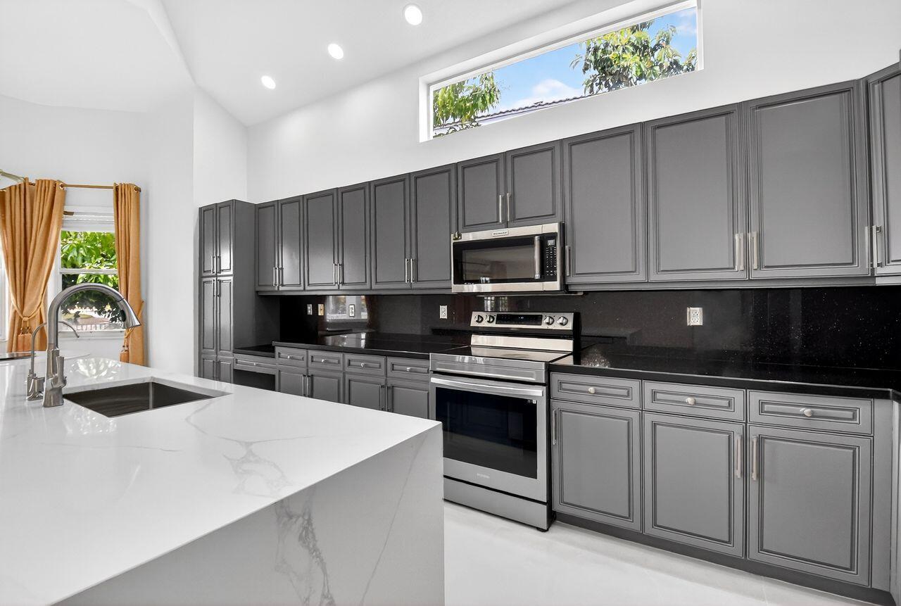 OLYMPIA 1 - Residential Lease