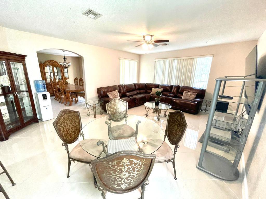 Properties 10454 Galleria Street
